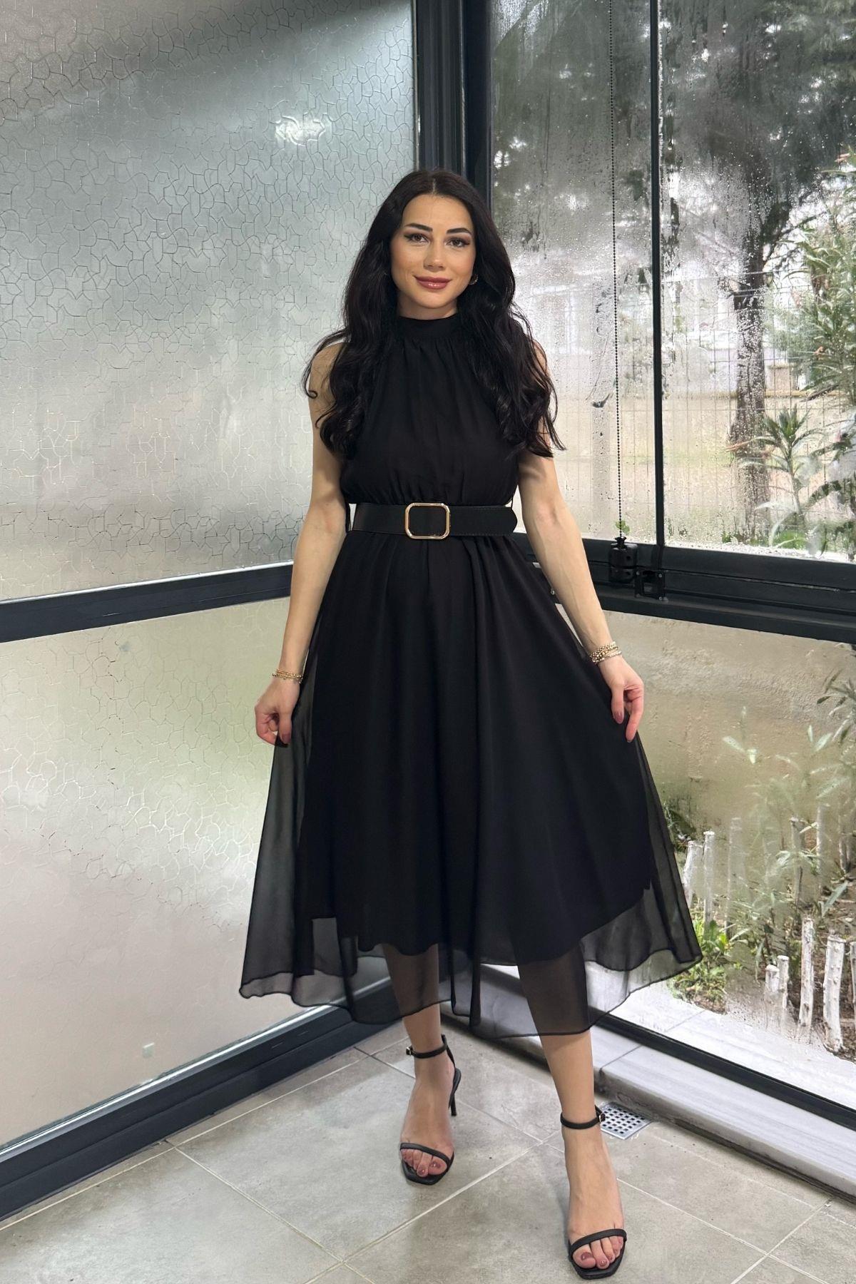 Siyah Halter Yaka Kemerli Şifon Elbise