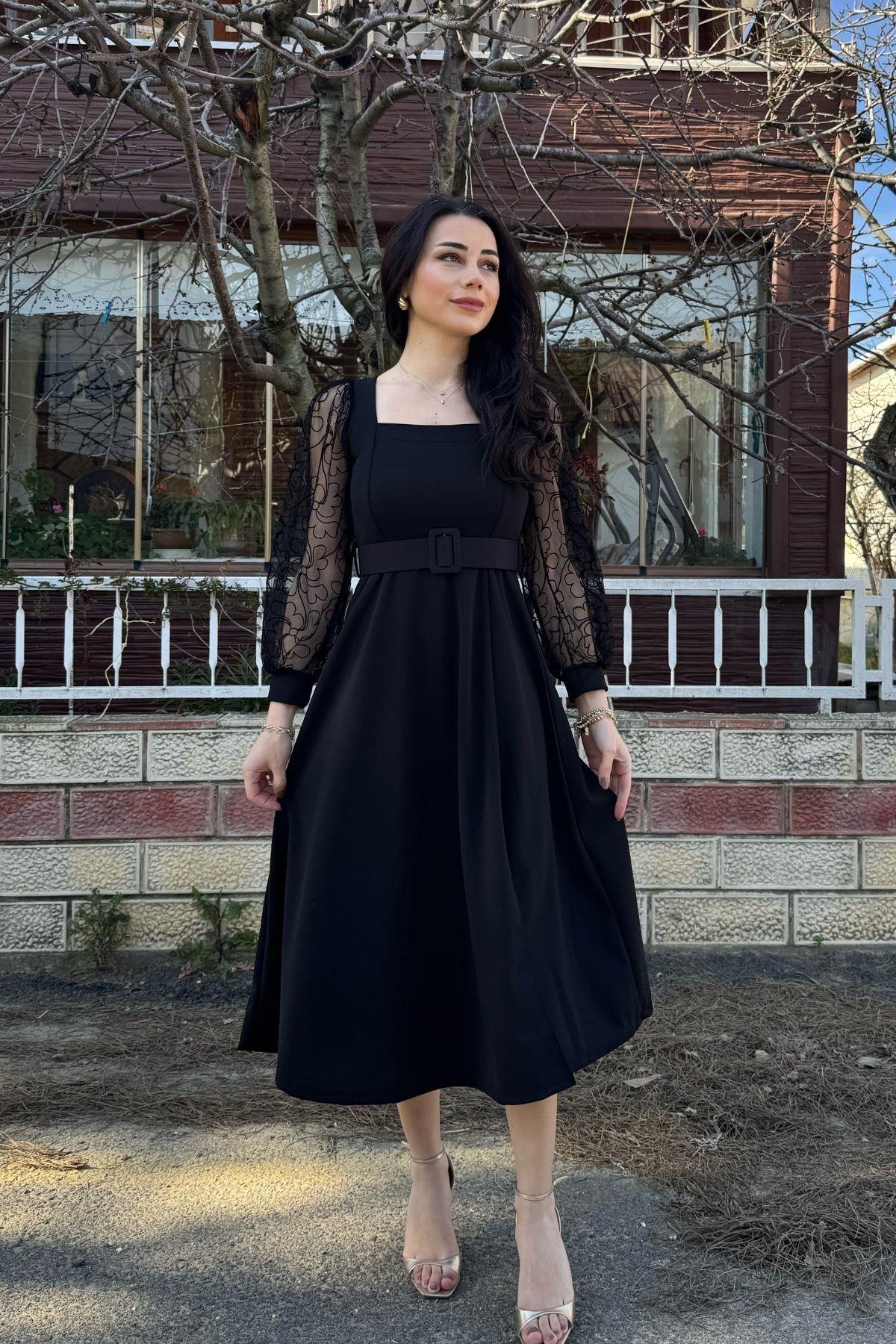 Siyah Kemerli Kolları Desenli Tül Elbise