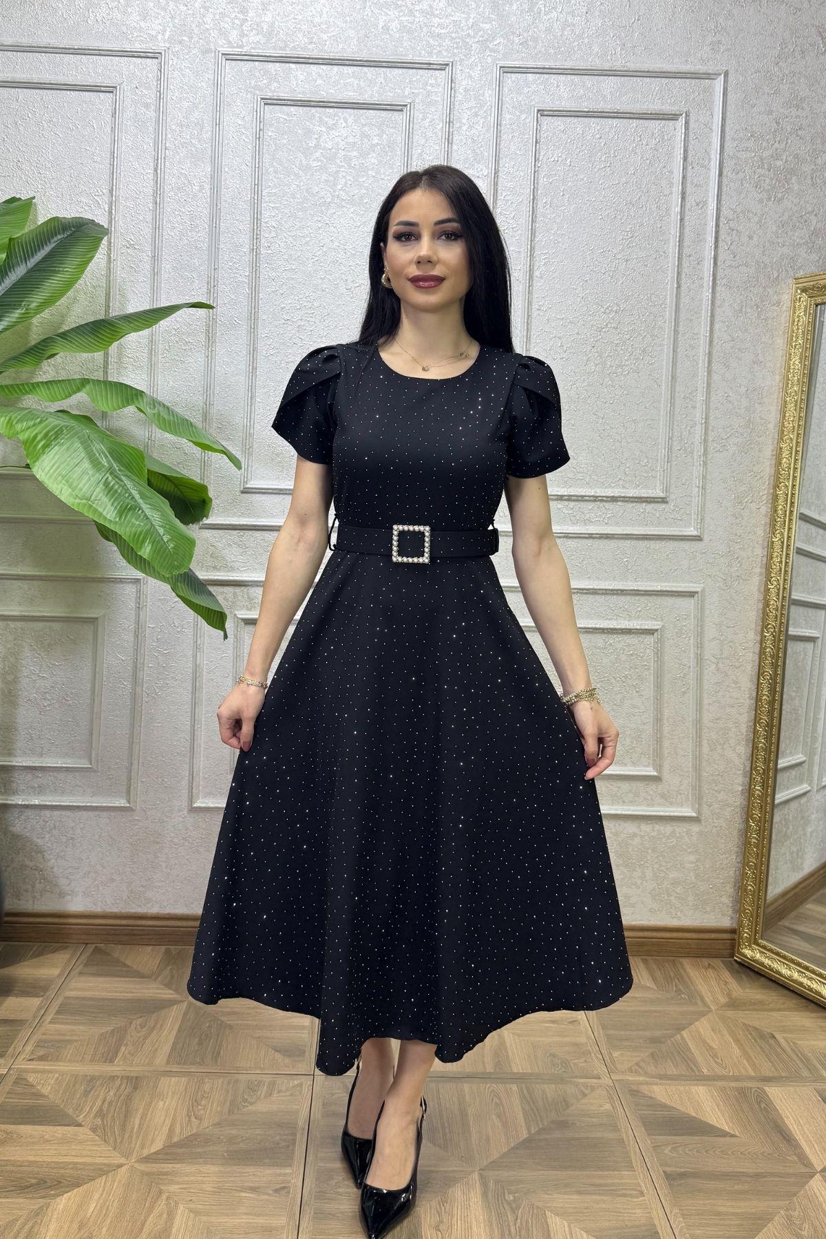 Siyah Kol Yırtmaçlı Kemeri İncili Taşlı Elbise
