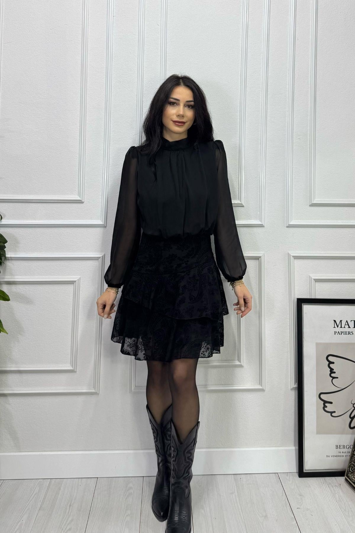 Siyah Üstü Şifon Eteği Flok Baskılı Tasarım Elbise