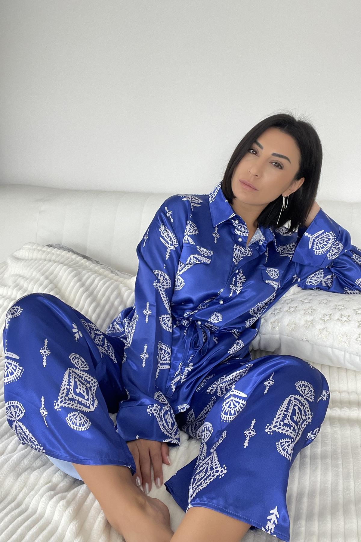 Saks Mavi Büzgü Detaylı Saten Pijama Takımı