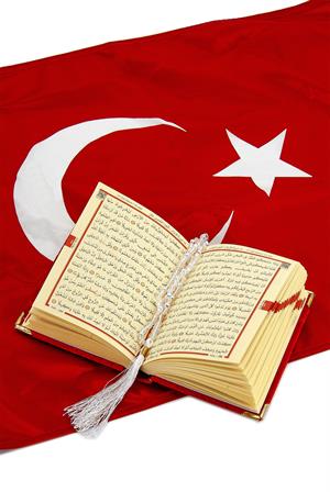 Türk Bayrağı Kutu Tasarımlı Tesbihli Kadife Kuran-ı Kerim Seti