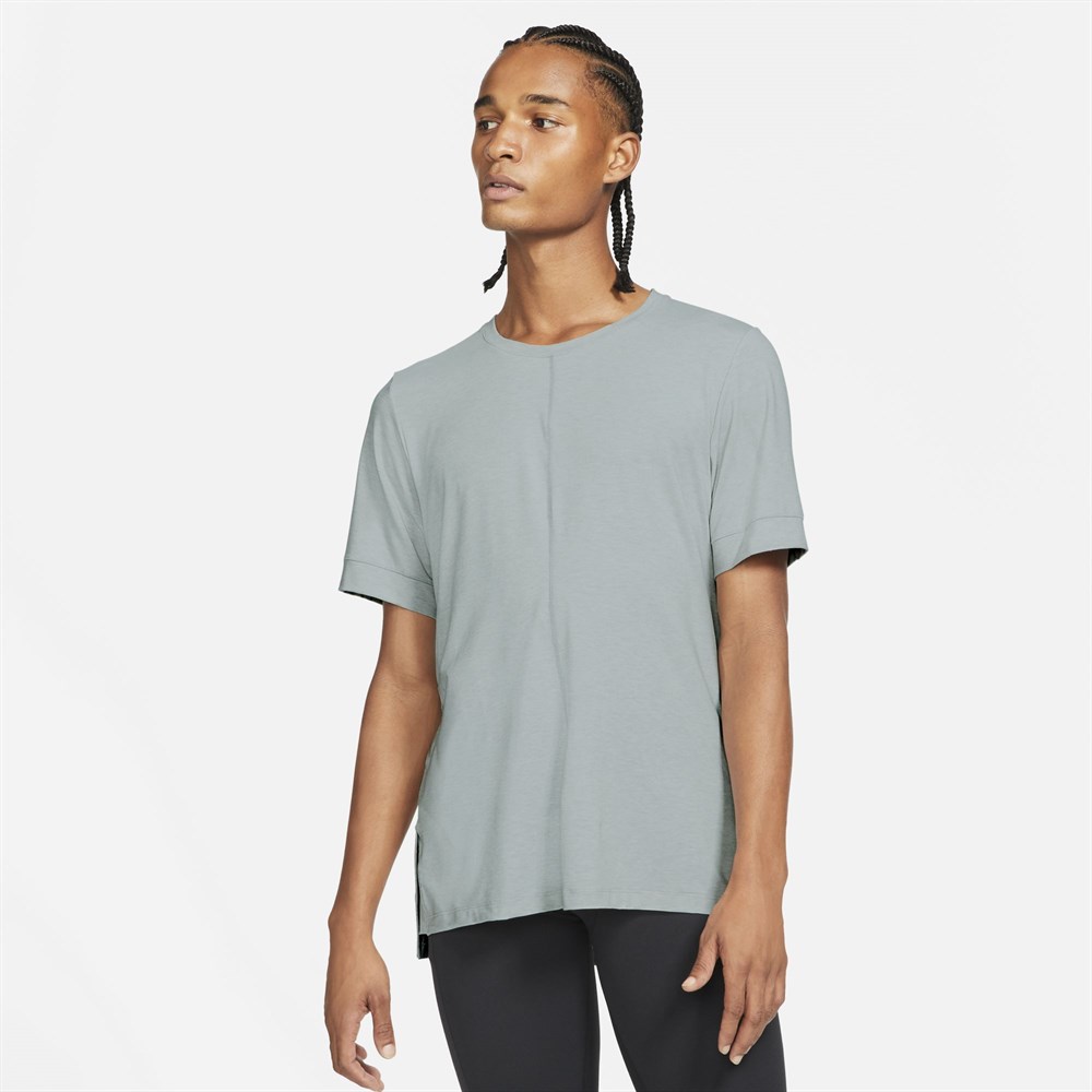 Nike M Nk Df Top Ss Yoga Erkek Gri T-shirt - BV4034-079
