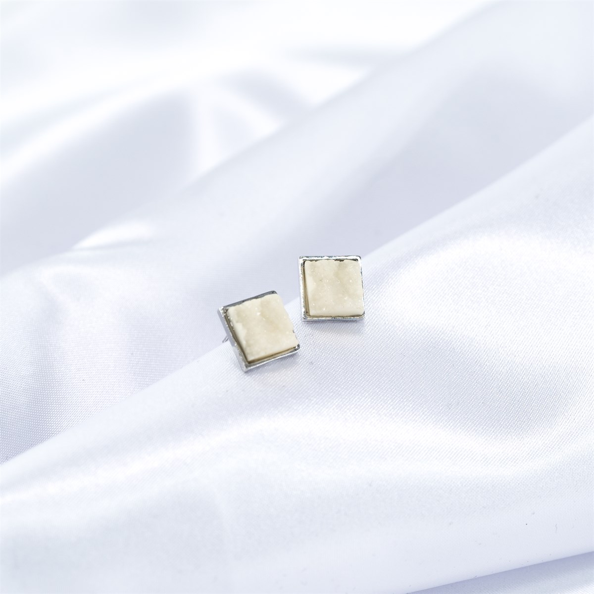 Light Beige Quartz Küpe
