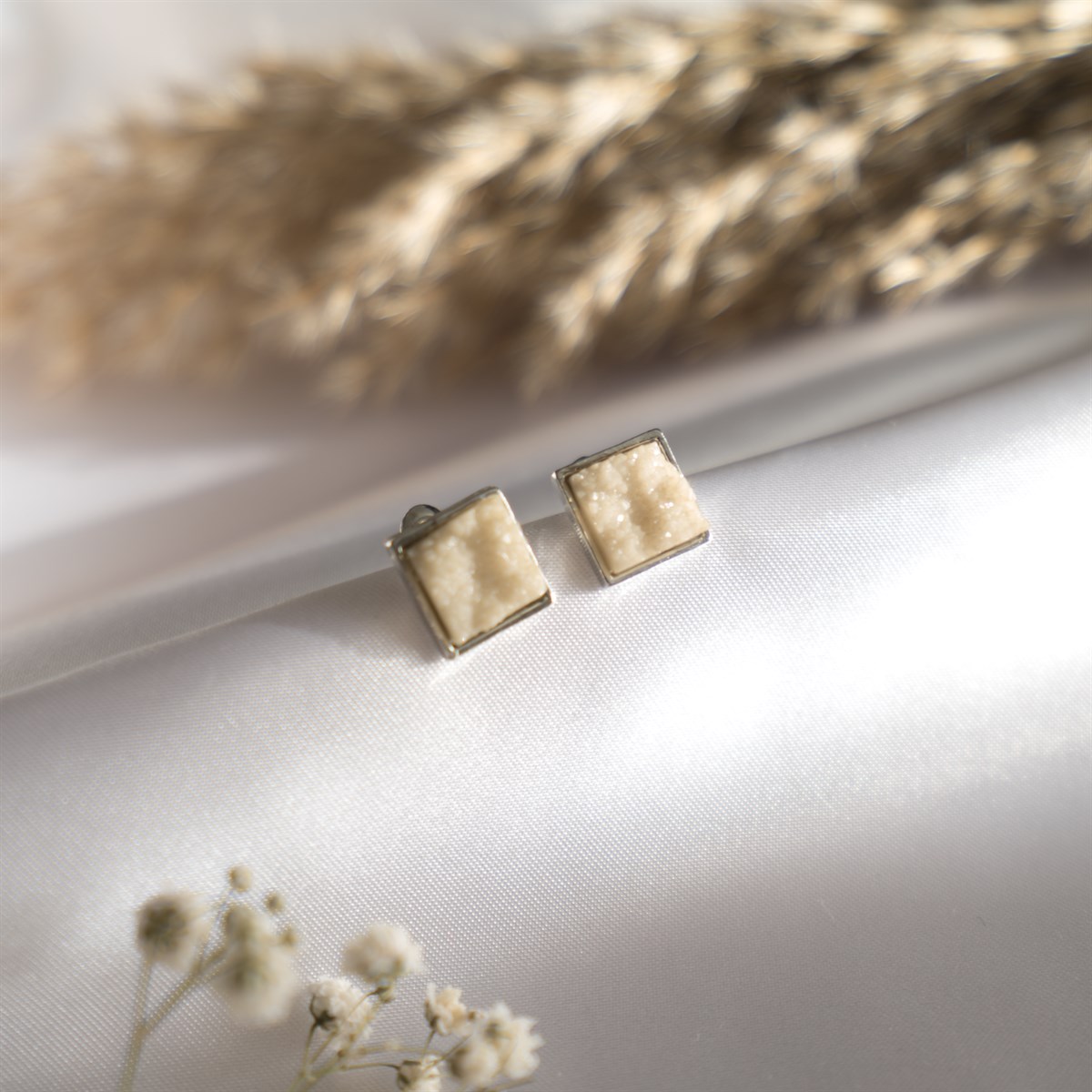 Beige Quartz Küpe