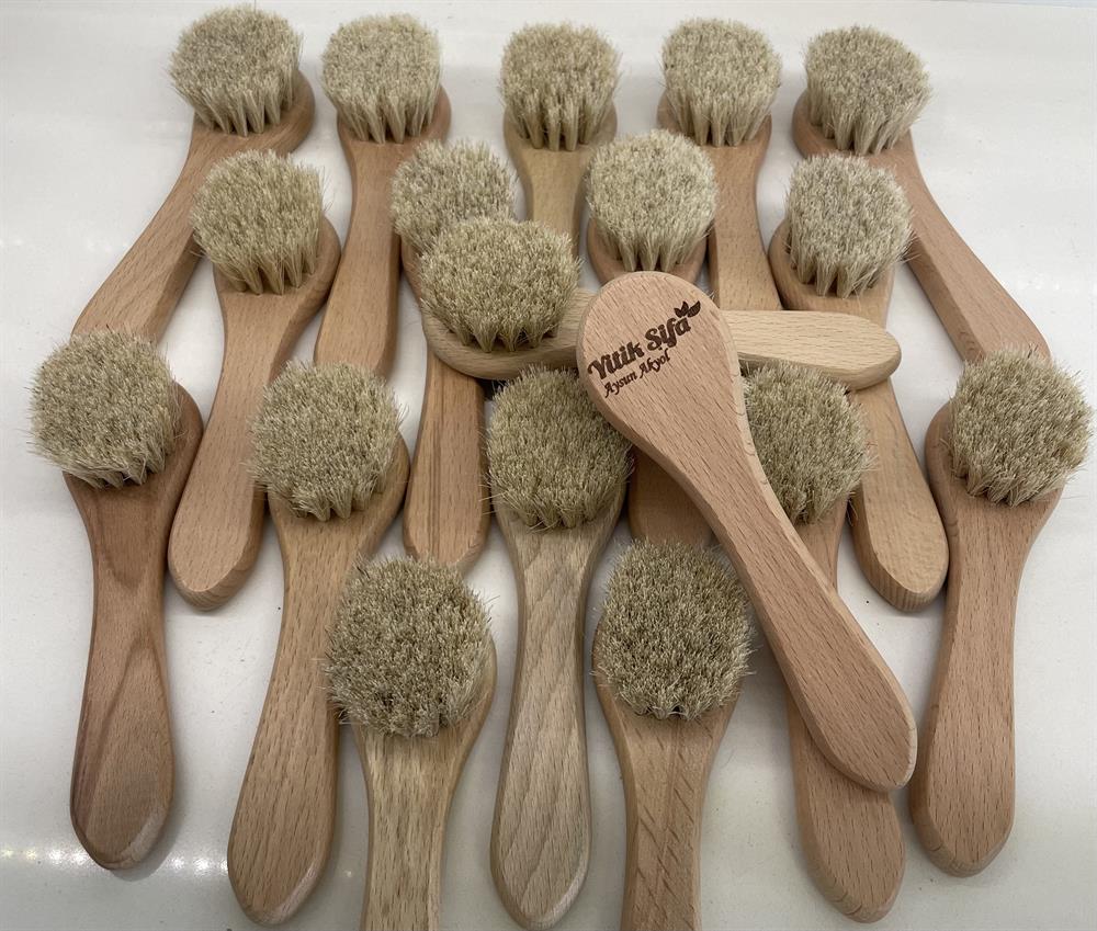 At Kılı Yüz Fırçası