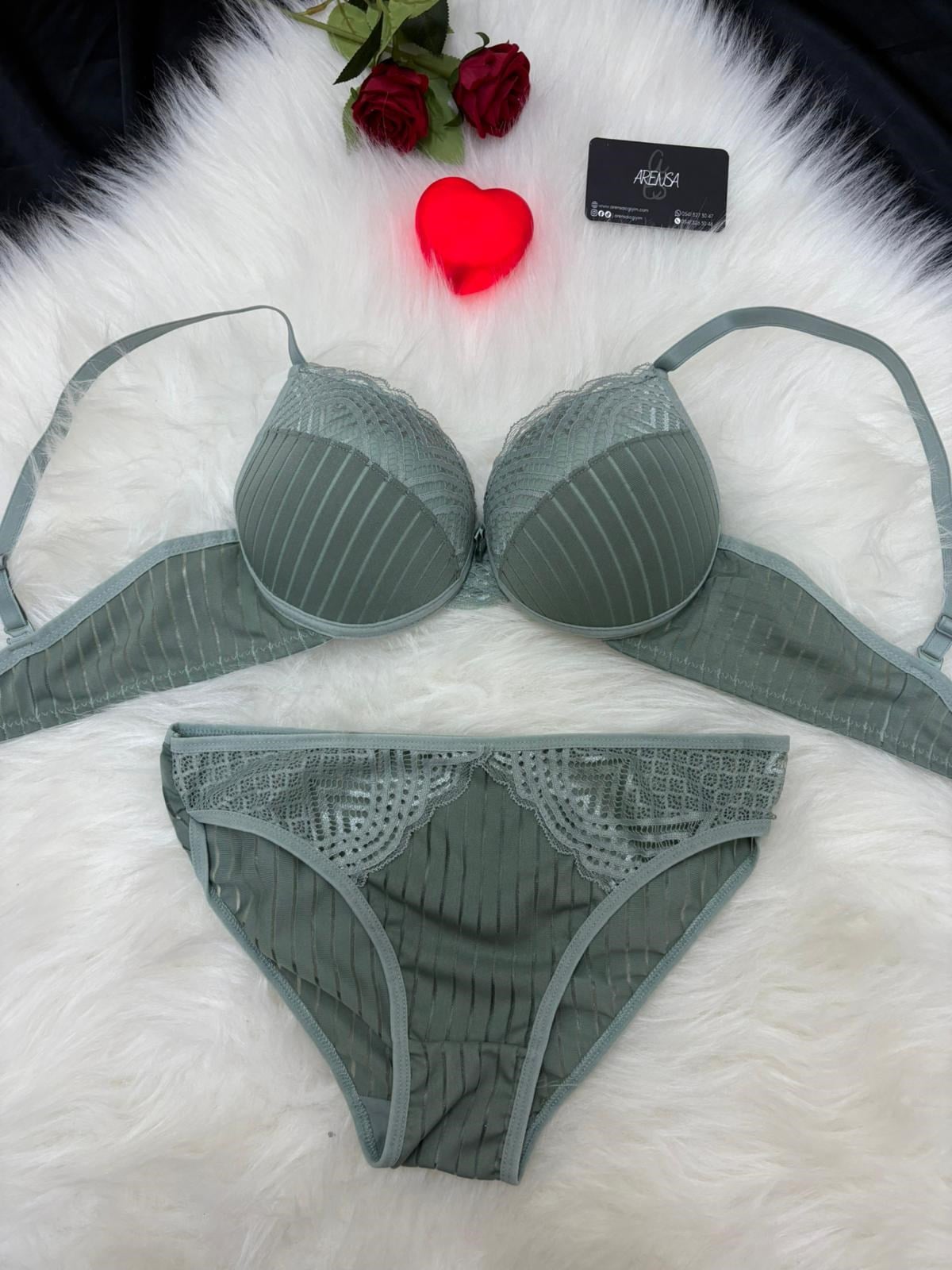 Açık Yeşil Dolgulu Balenli Çizgili Dantelli Sütyen Takım