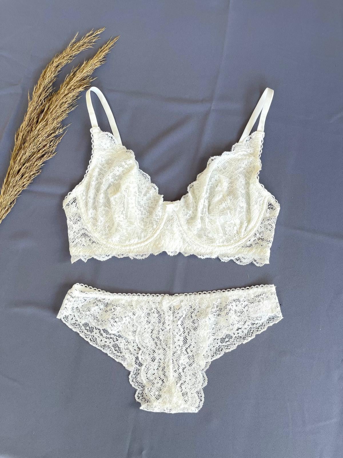 Beyaz Dantelli Kapsız Balenli Büstiyer Takım