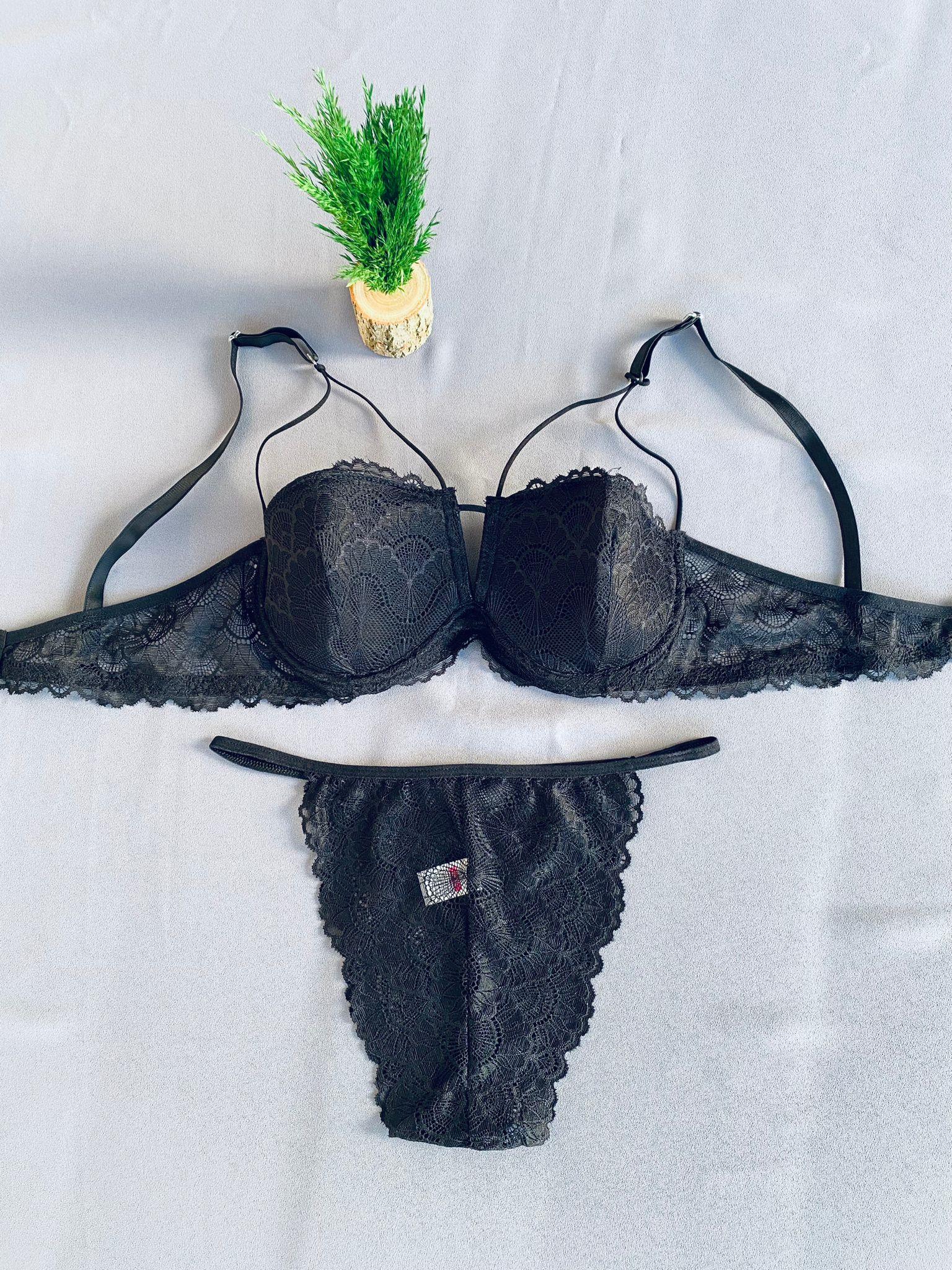 Siyah Dantelli İpli Dolgusuz Büstiyer Takım
