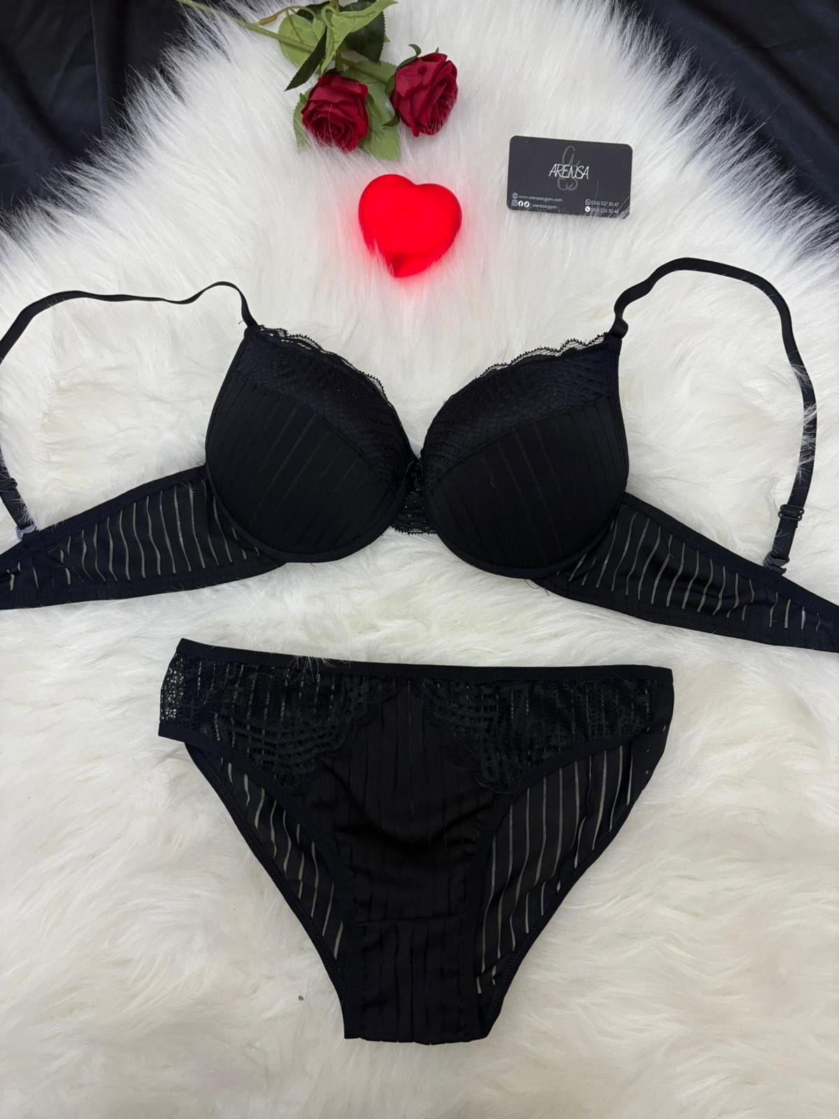 Siyah Dolgulu Balenli Çizgili Dantelli Sütyen Takım