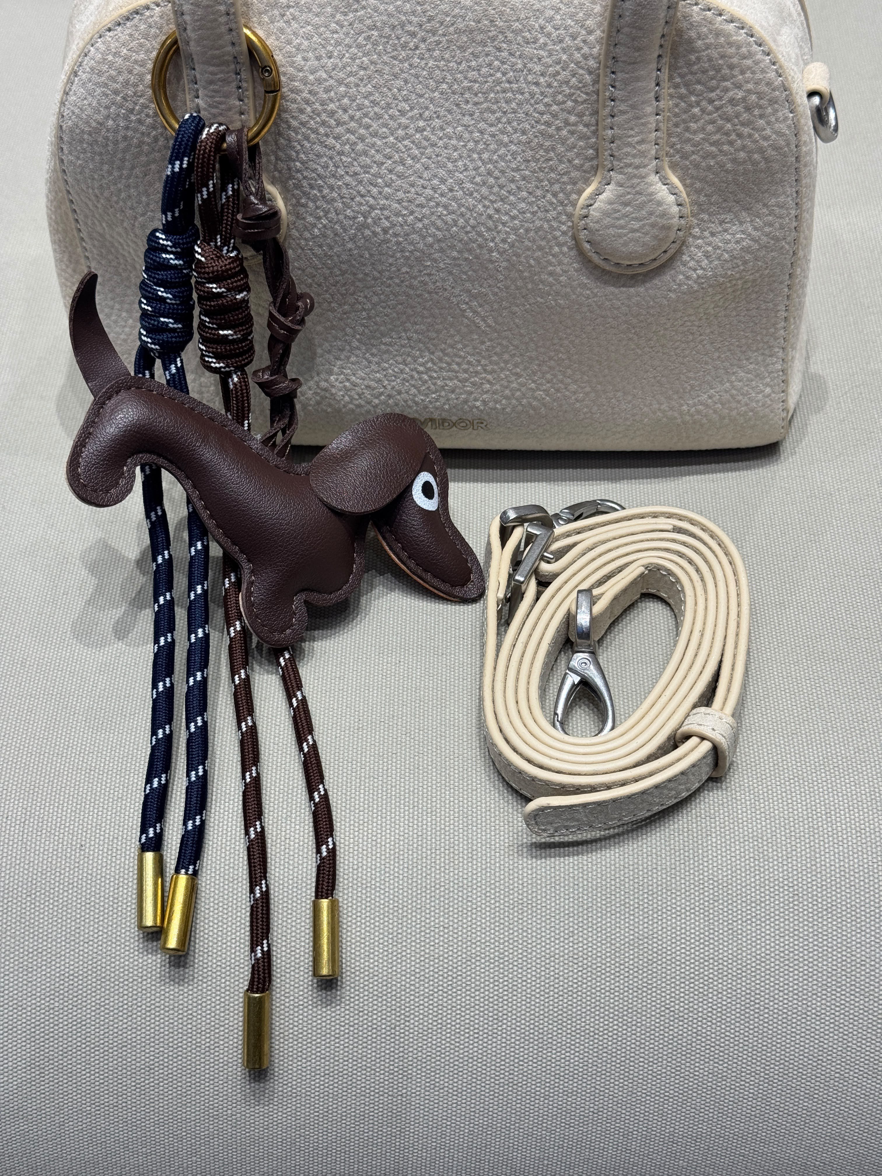 Charm Detaylı Askılı Mini Çanta Ekru