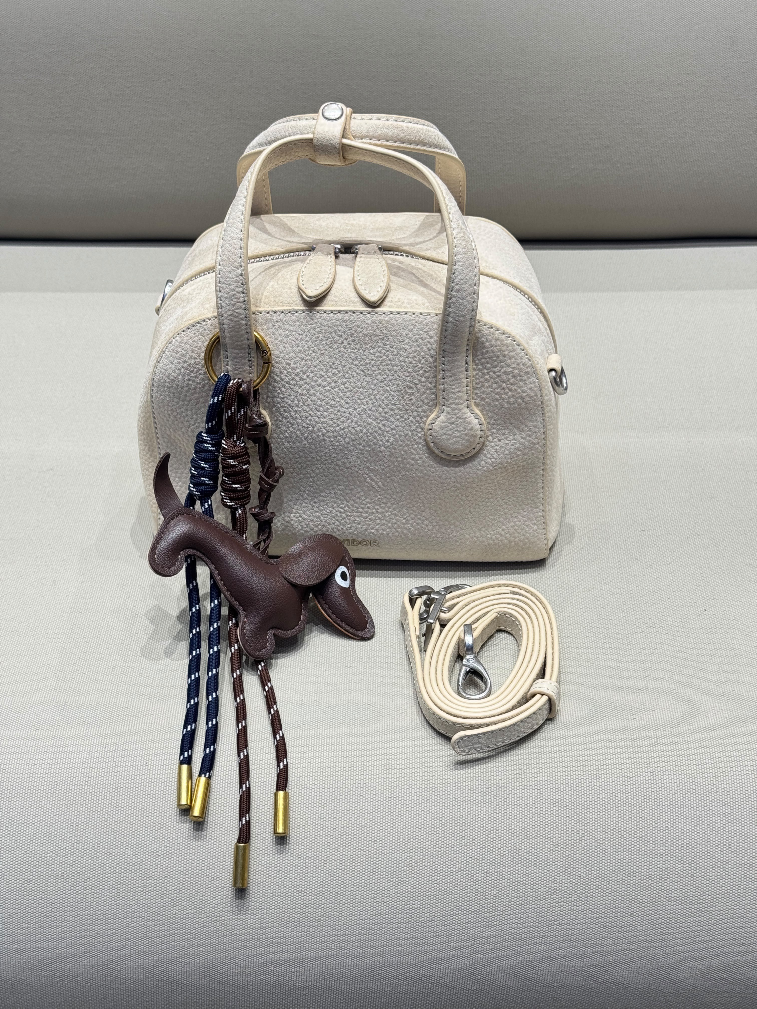 Charm Detaylı Askılı Mini Çanta Ekru