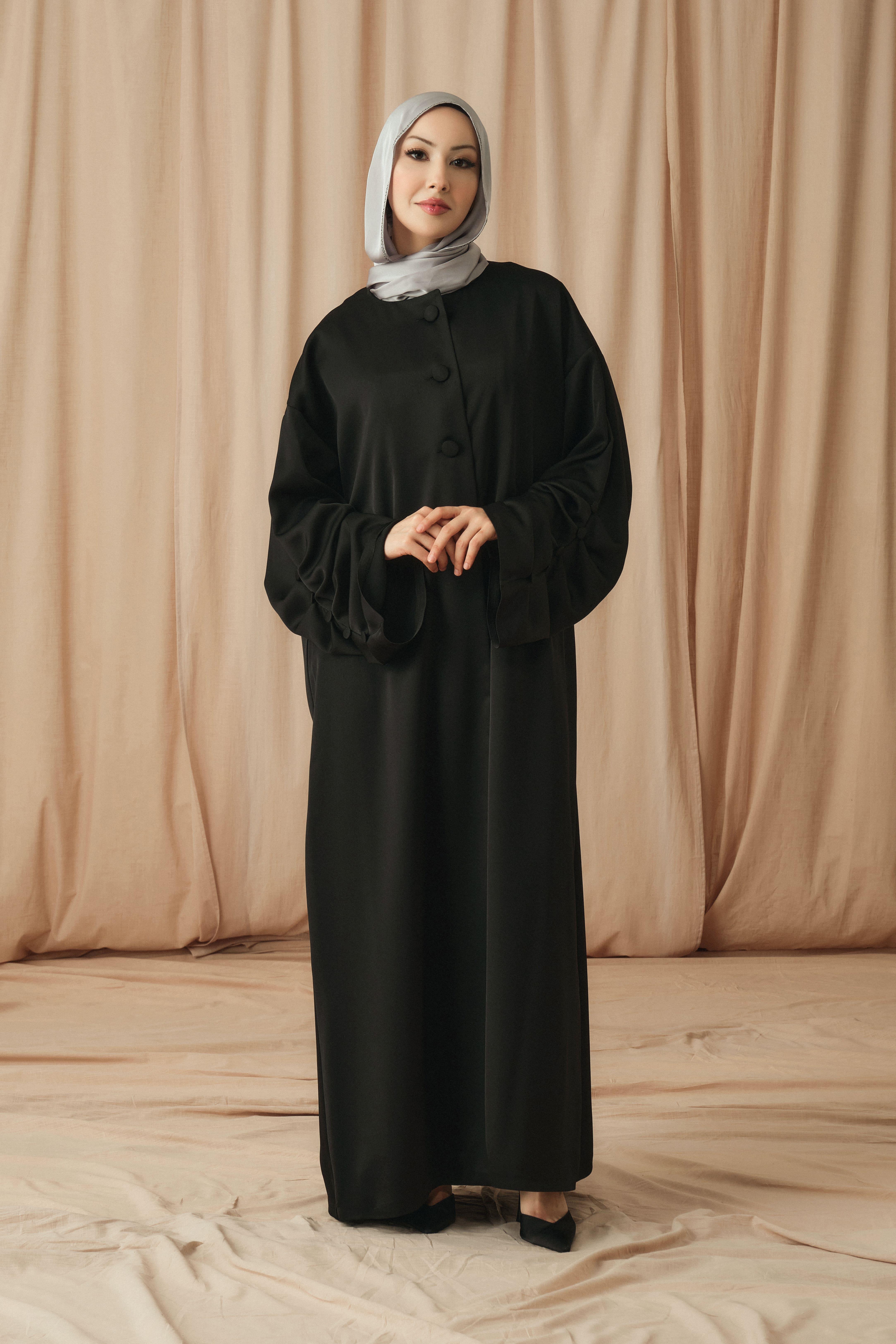 SATIN RUCHED DETAIL ABAYA-BLACK
