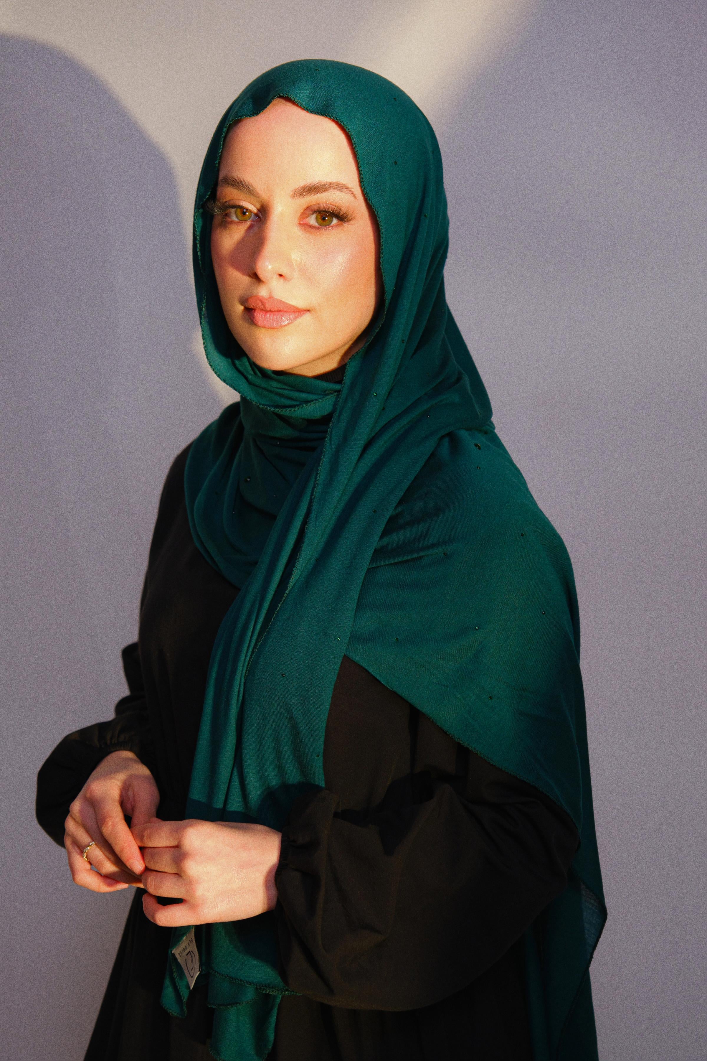 STONE-EMBELLISHED PREMIUM COTTON SHAWL-ZÜMRÜT