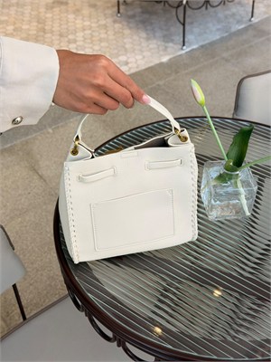 Charm Detaylı Kilit Tokalı Çanta Ekru