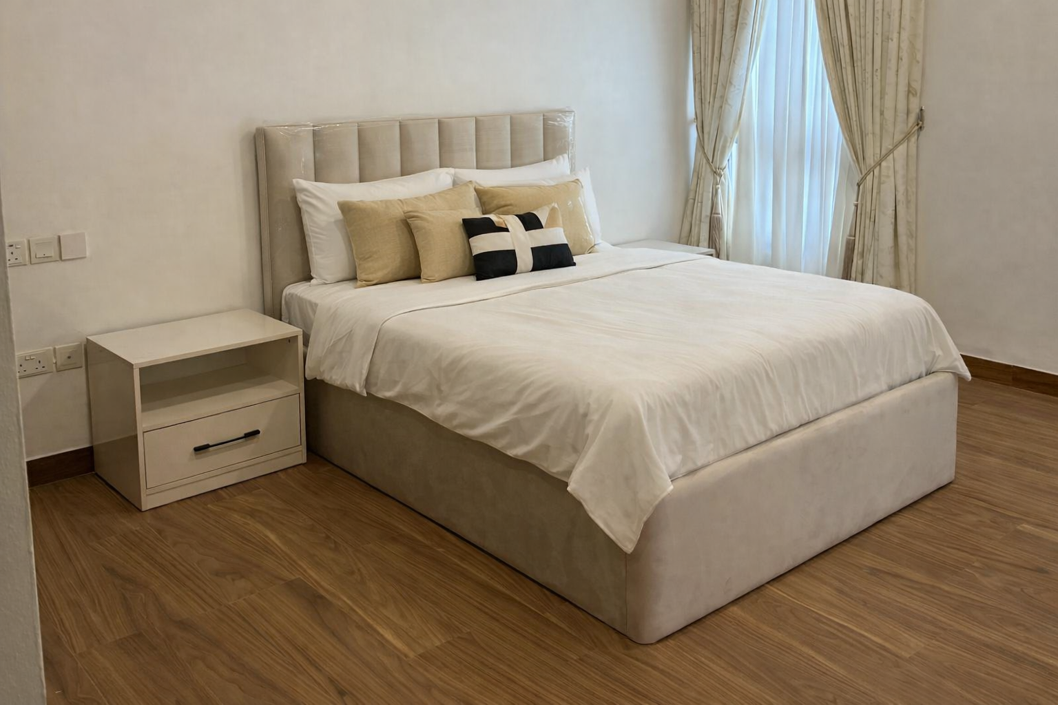 DOGA BEDSTEAD