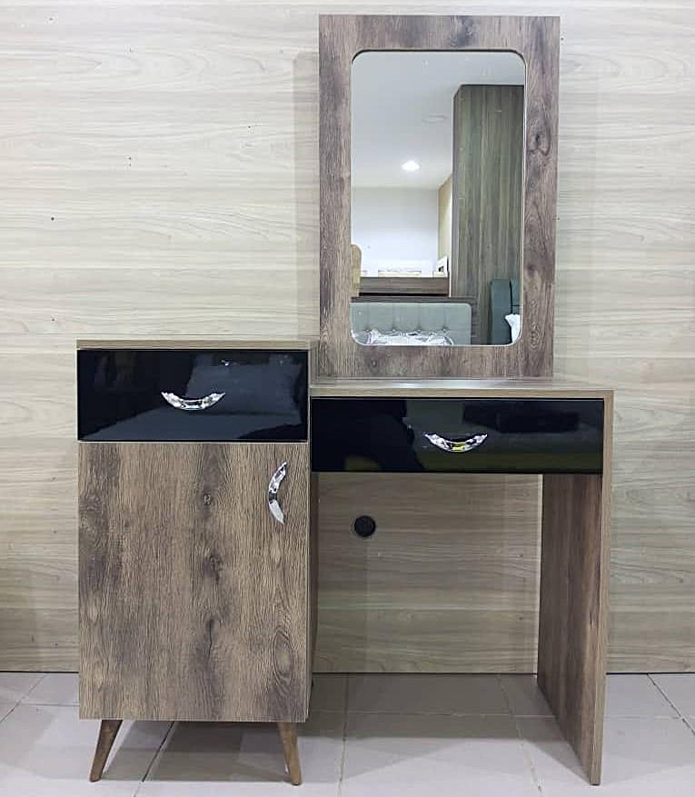 LISBON MAKE-UP TABLE