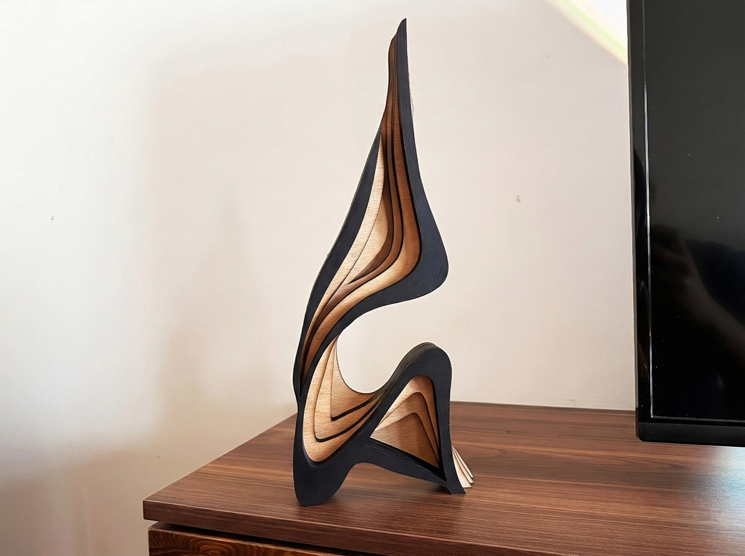 MODERN ROUND WALL CLOCK