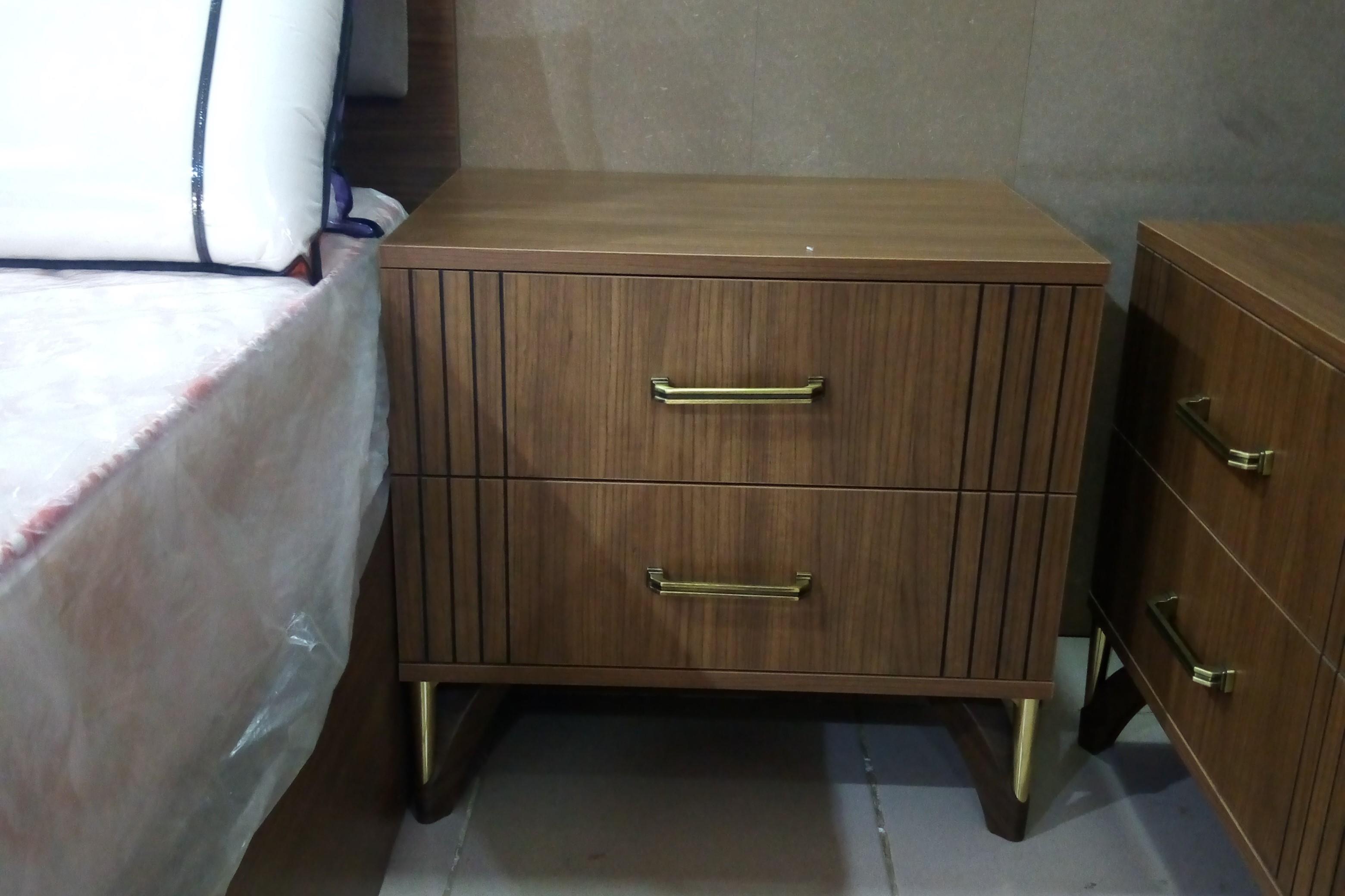 ROYALE NIGHTSTAND