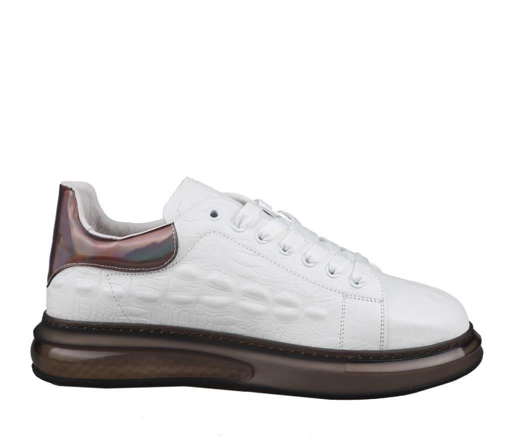 Guja 22k415 erkek yılan derisi detaylı premium tasarımı ve düz taban yapısıyla günlük şıklığı ve konforu birleştiren bağcıklı bir erkek sneaker