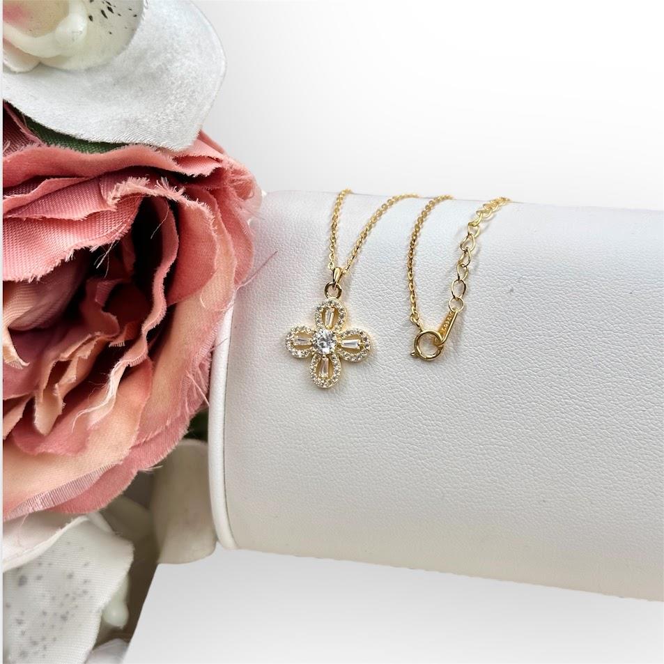 ÇİÇEK MODEL GÜMÜŞ KOLYE