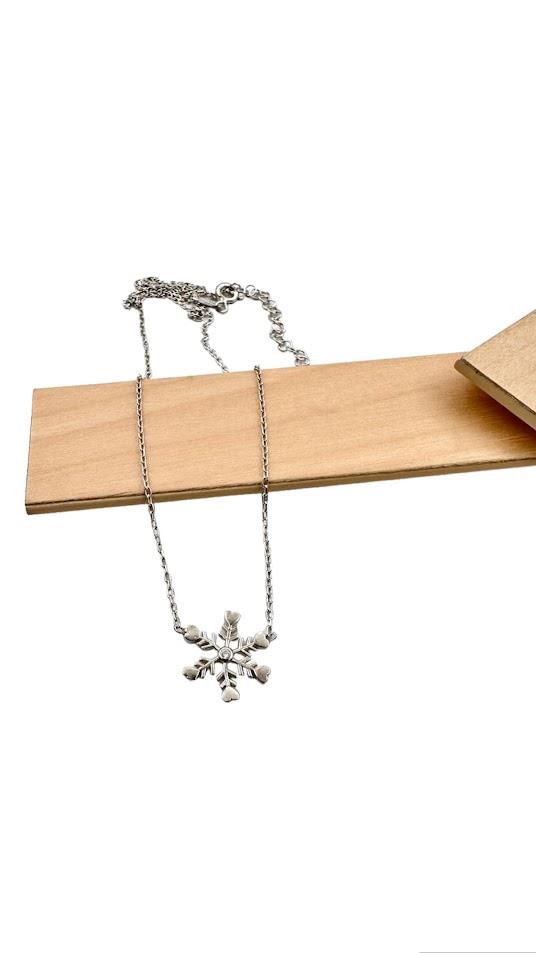 KAR TANESİ GÜMÜŞ KOLYE