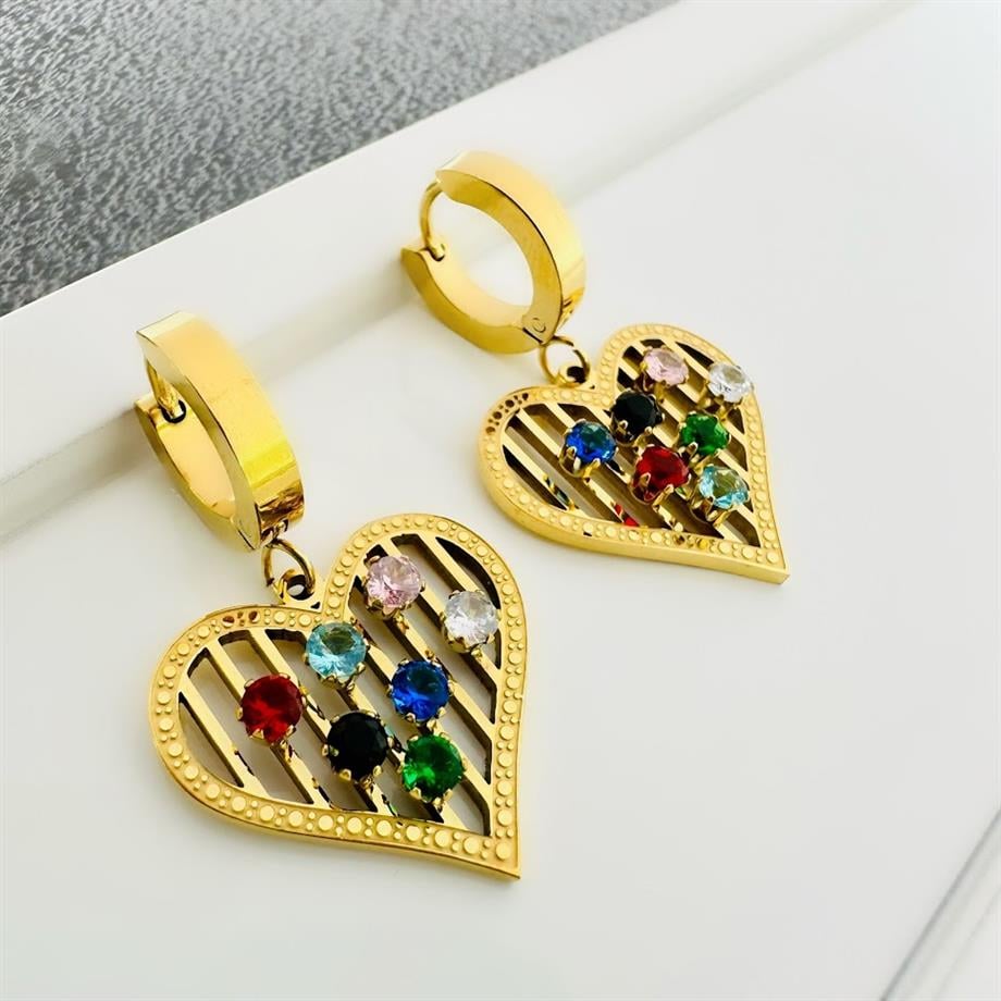 TAŞLI ÇELİK KÜPE