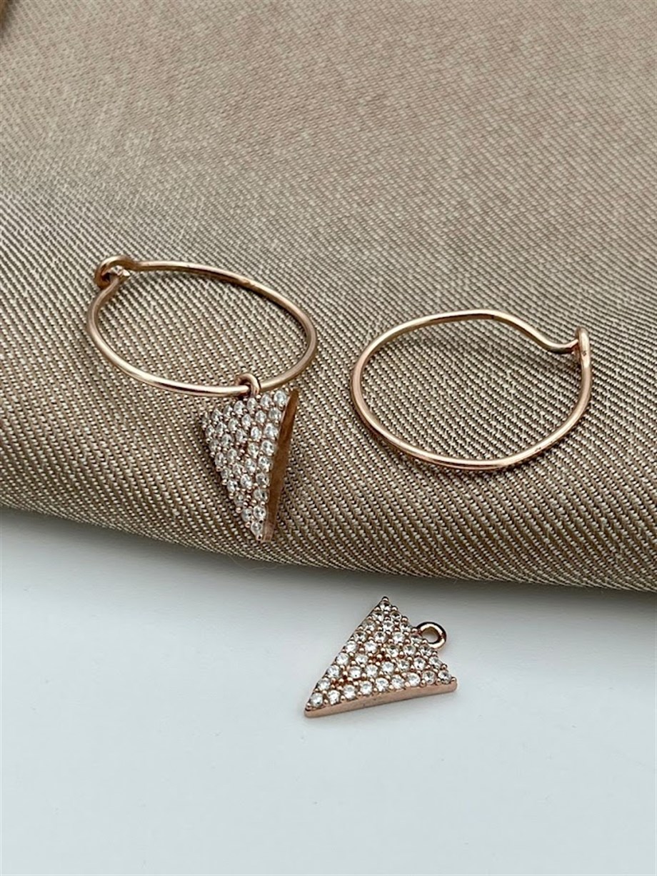 ÜÇGEN MODEL GÜMÜŞ HALKA KÜPE