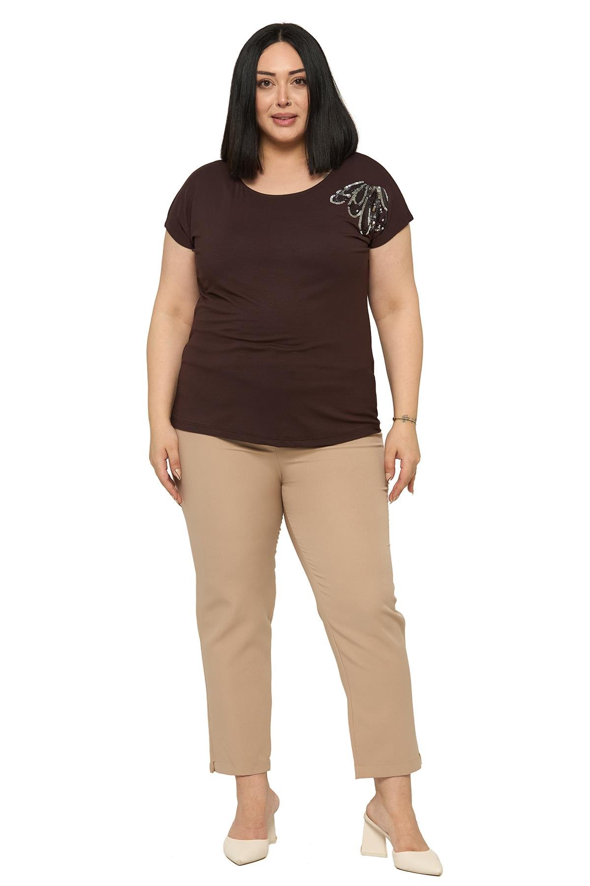 Büyük Beden Düşük Kısa Kollu Omuzda Damla Desenli Kahverengi Bluz