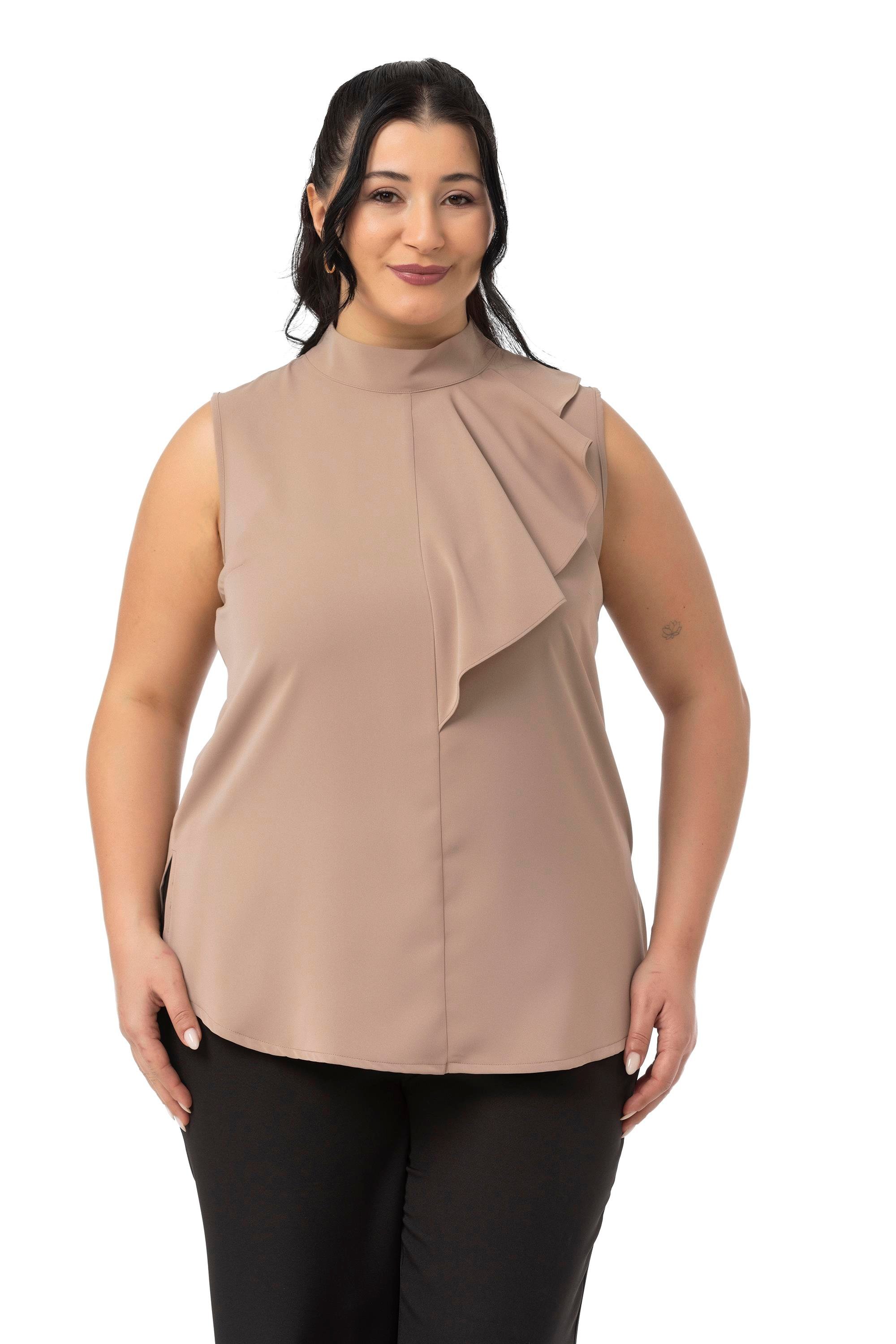 Büyük Beden Yarım Dik Yaka Asimetrik Volanlı Kolsuz Vizon Bluz