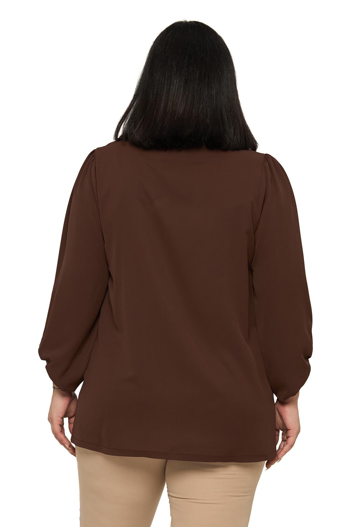 Büyük Beden Yuvarlak Yaka Truvakar Büzgülü Kollu Rahat Kesim Kahverengi Bluz