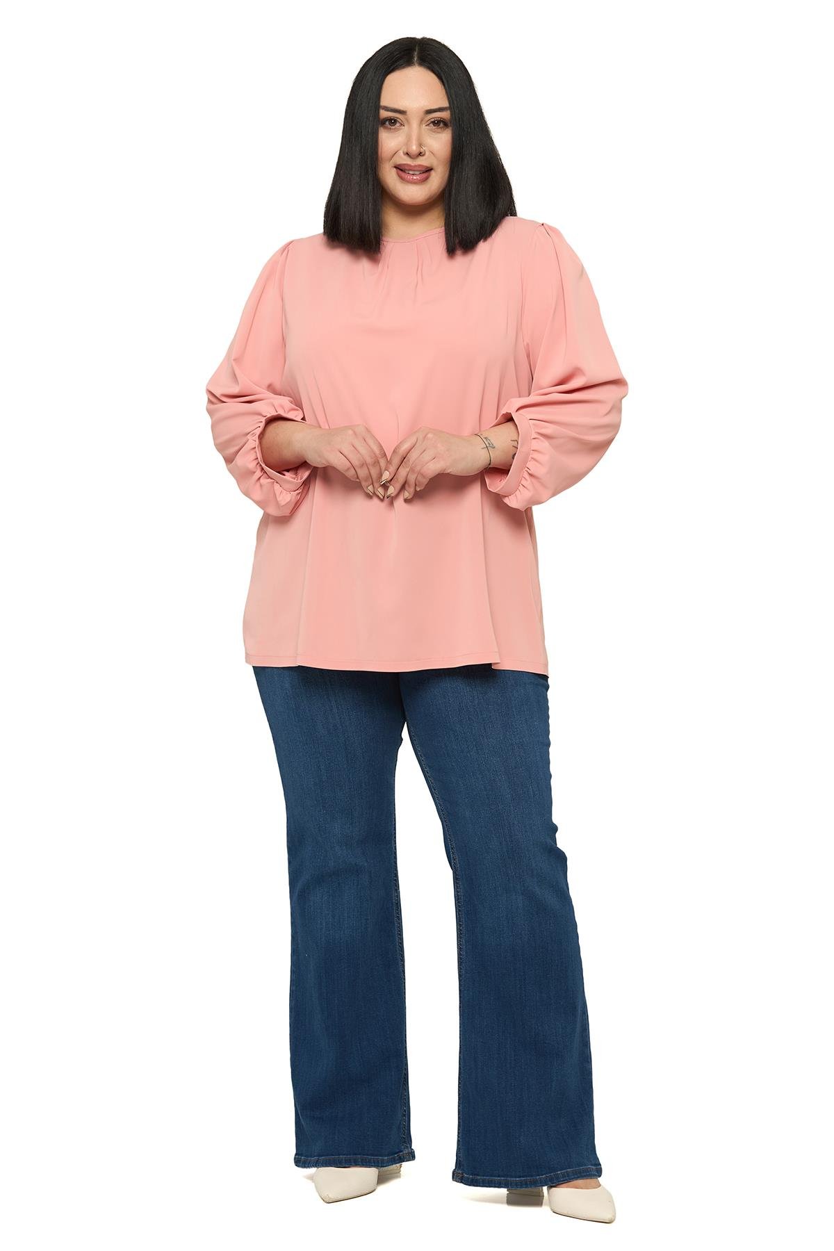 Büyük Beden Yuvarlak Yaka Truvakar Büzgülü Kollu Rahat Kesim Pudra Bluz