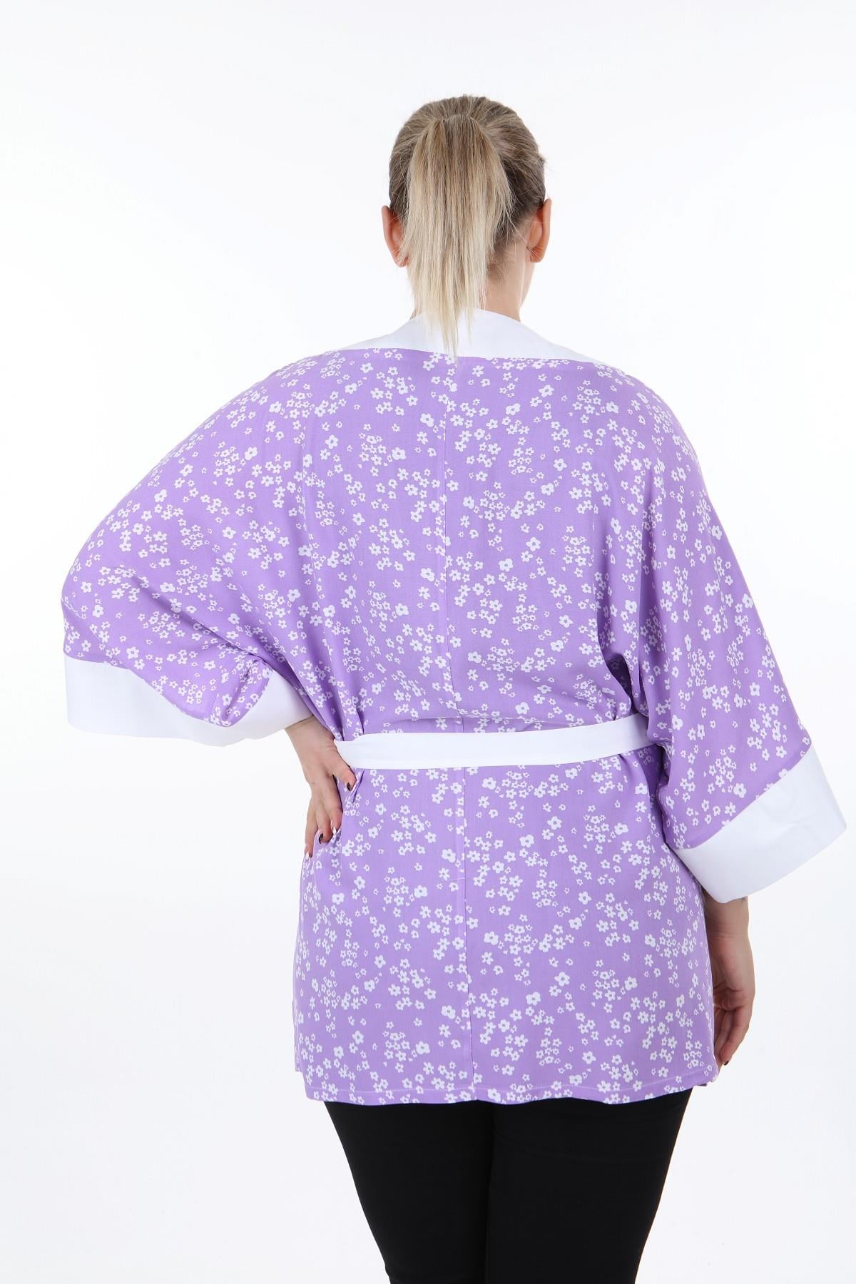 Önden Bağlamalı ve Düğmeli Kolları Geniş Küçük Çiçekli Lila Rengi Kimono
