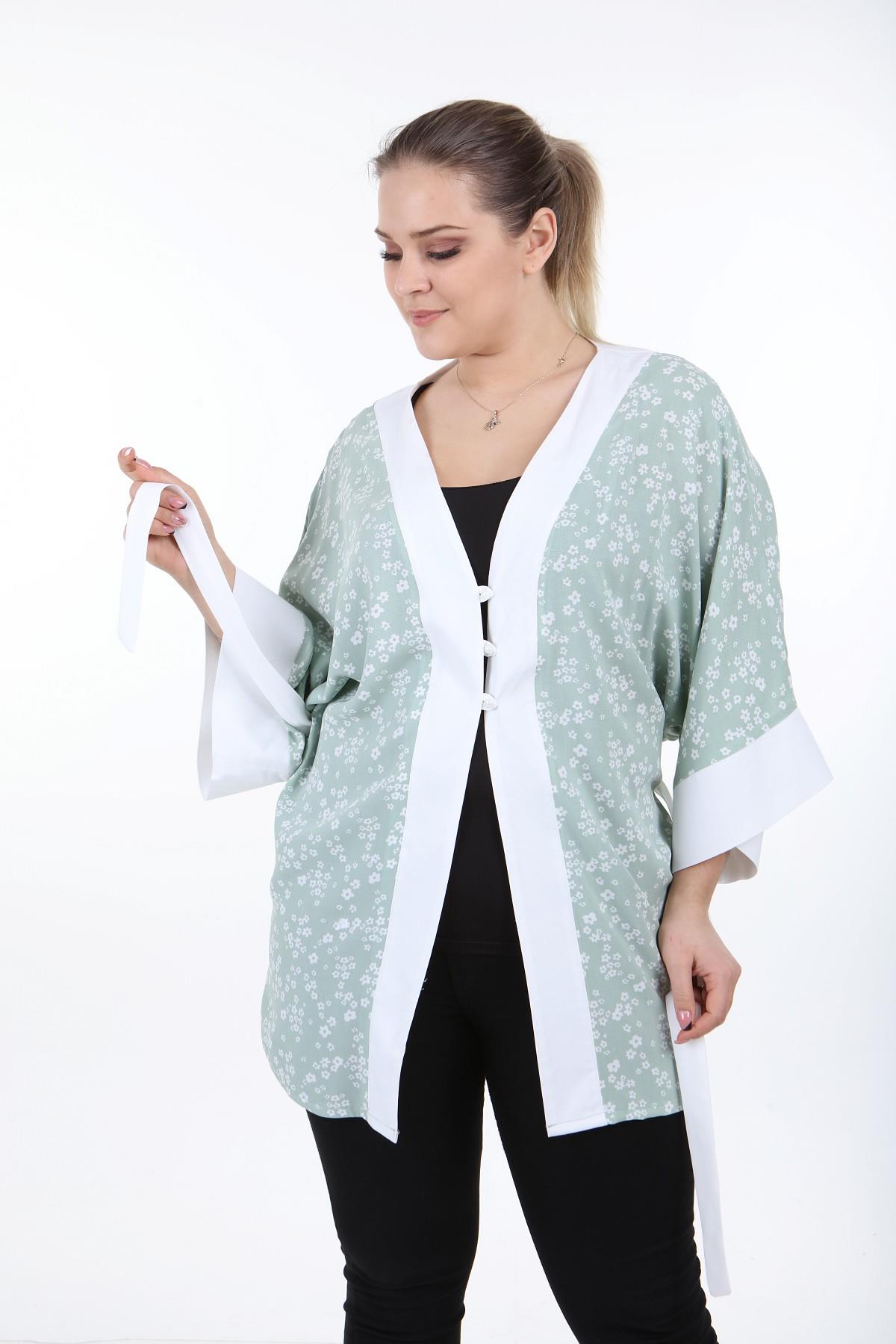 Önden Bağlamalı ve Düğmeli Kolları Geniş Küçük Çiçekli Yeşil Kimono