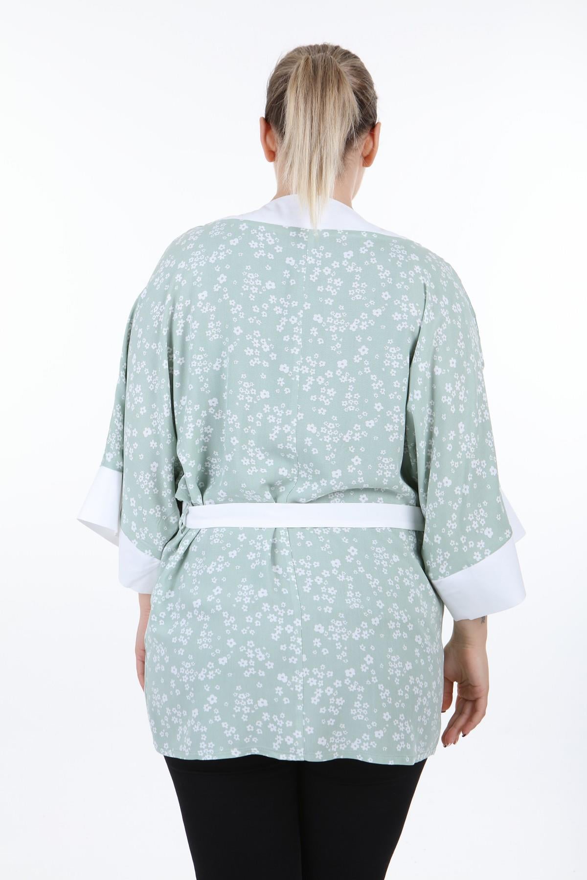 Önden Bağlamalı ve Düğmeli Kolları Geniş Küçük Çiçekli Yeşil Kimono