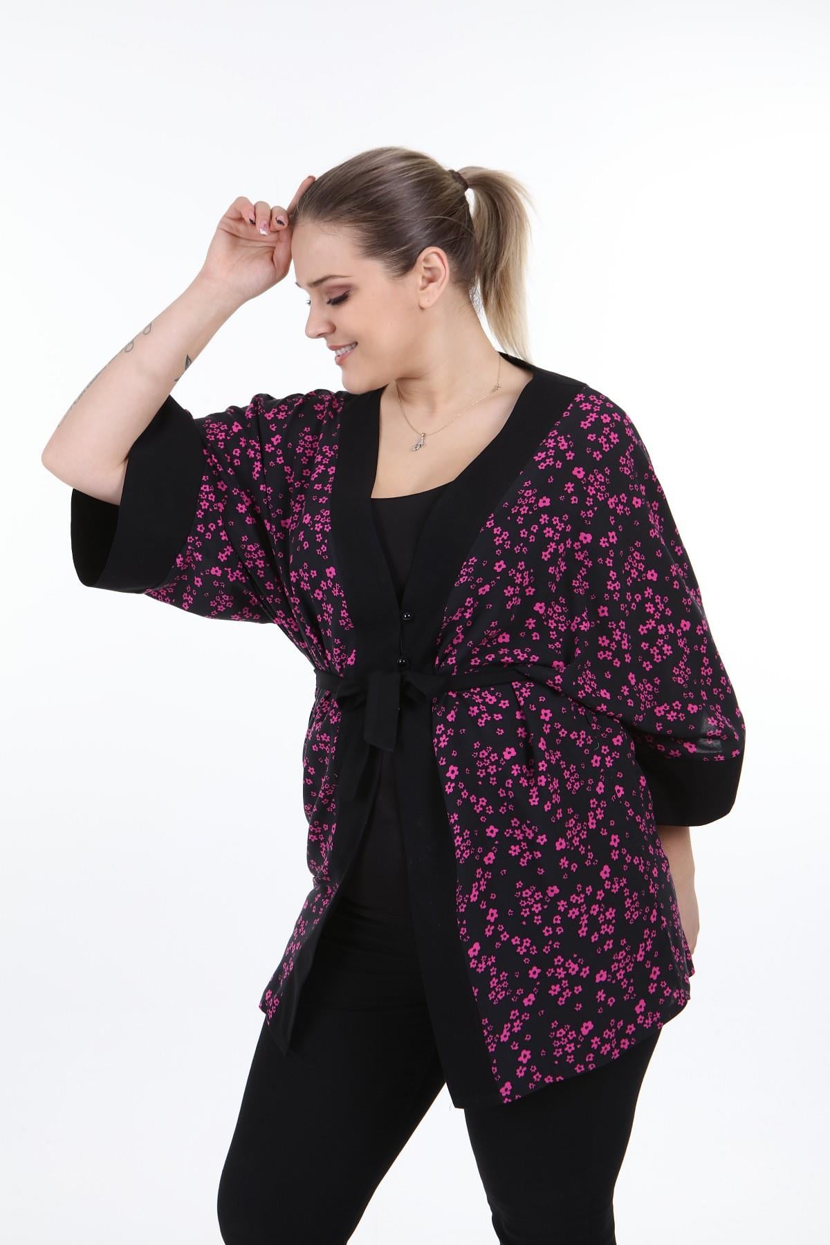 Önden Bağlamalı ve Düğmeli Kolları Geniş Küçük Çiçekli Siyah Fuşya Kimono