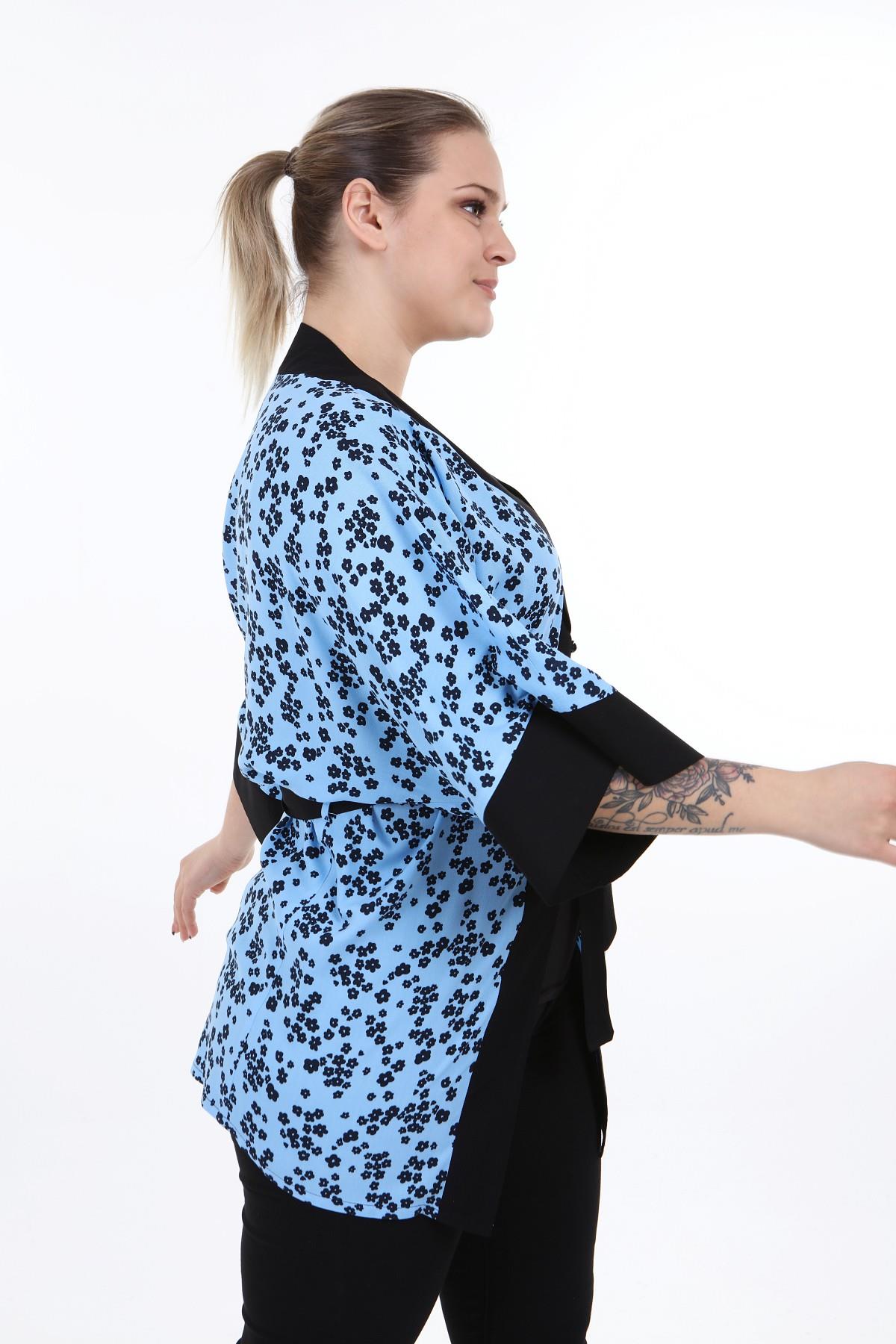 Önden Bağlamalı ve Düğmeli Kolları Geniş Küçük Çiçekli Mavi Kimono