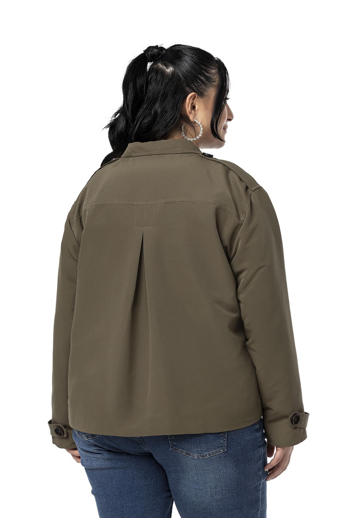 Büyük Beden Dik Yaka Kapaklı Torba Cepli Astarlı Kısa Haki Trençkot