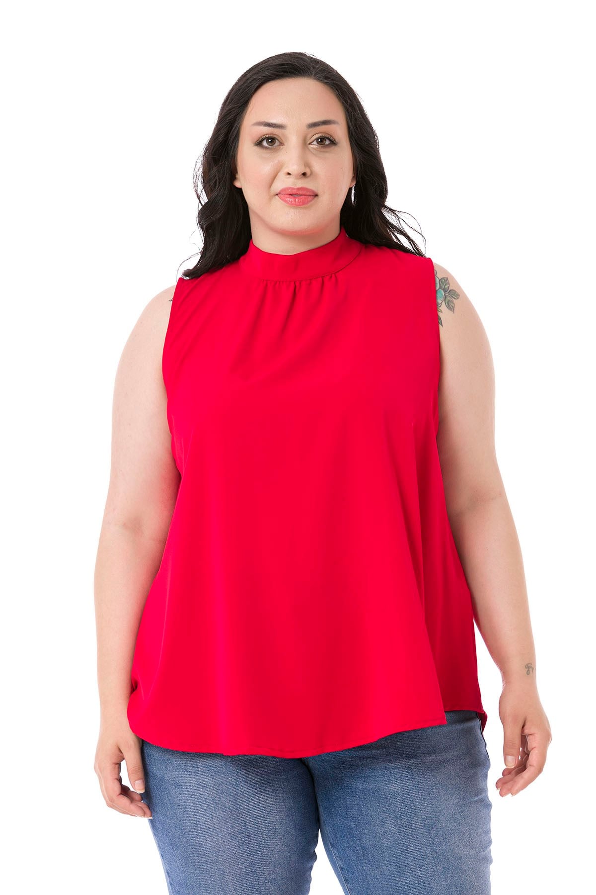 Plus Size Sleeveless Red Blouse with Buttoned Back Collar and High Collar