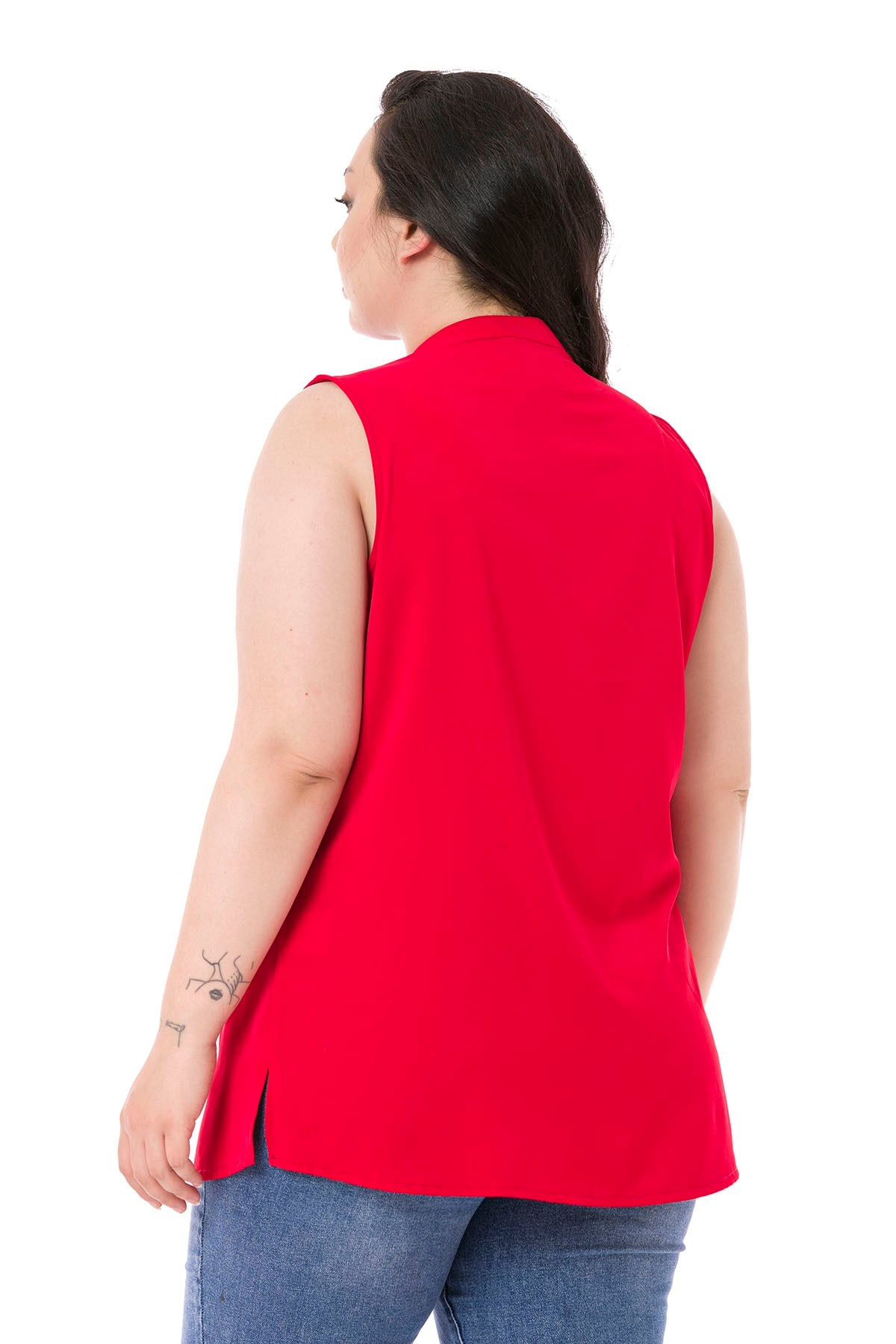 Plus Size Sleeveless Red Blouse with Tie-Down Collar High Collar and Side Slits