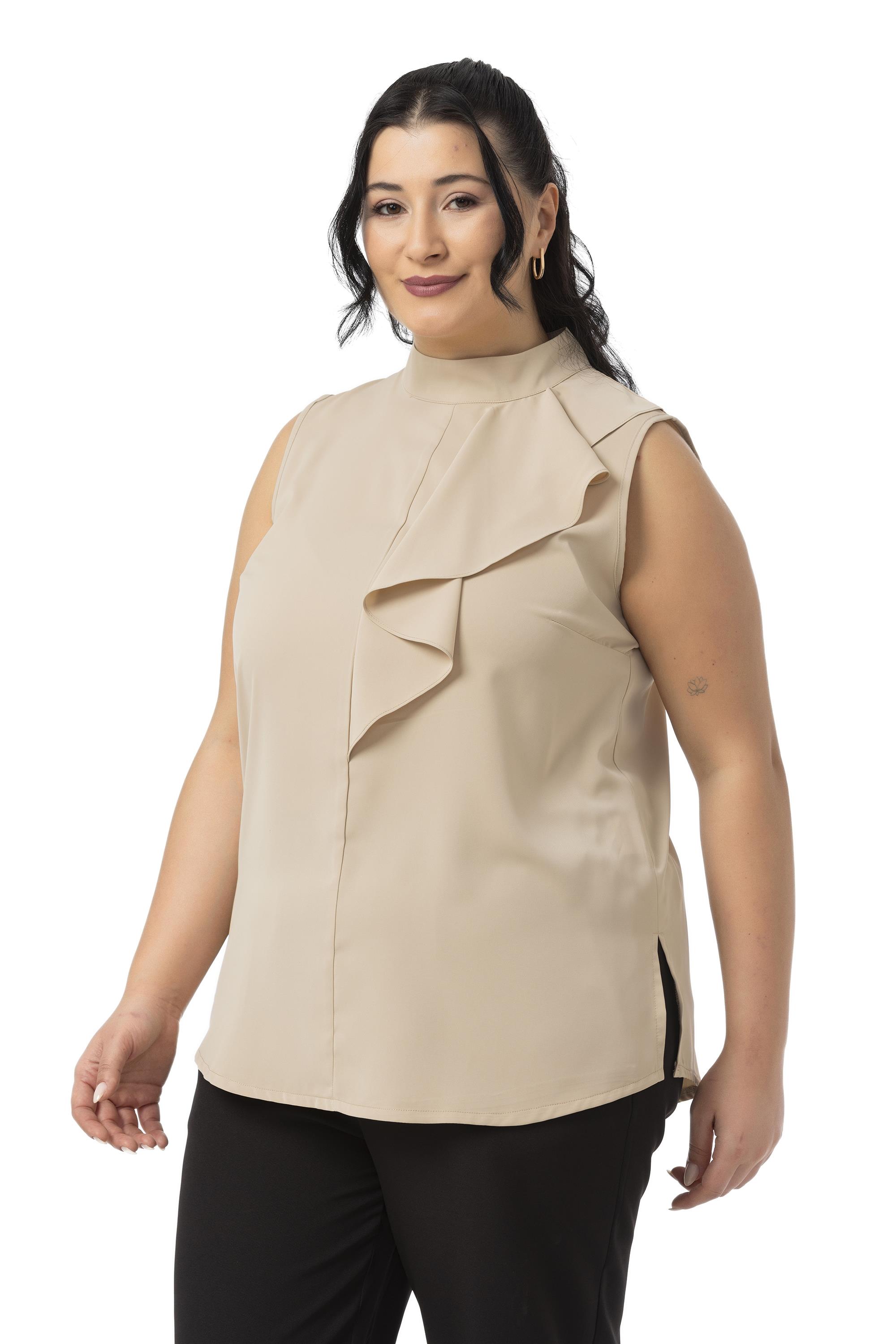 Büyük Beden Yarım Dik Yaka Asimetrik Volanlı Kolsuz Bej Rengi Bluz