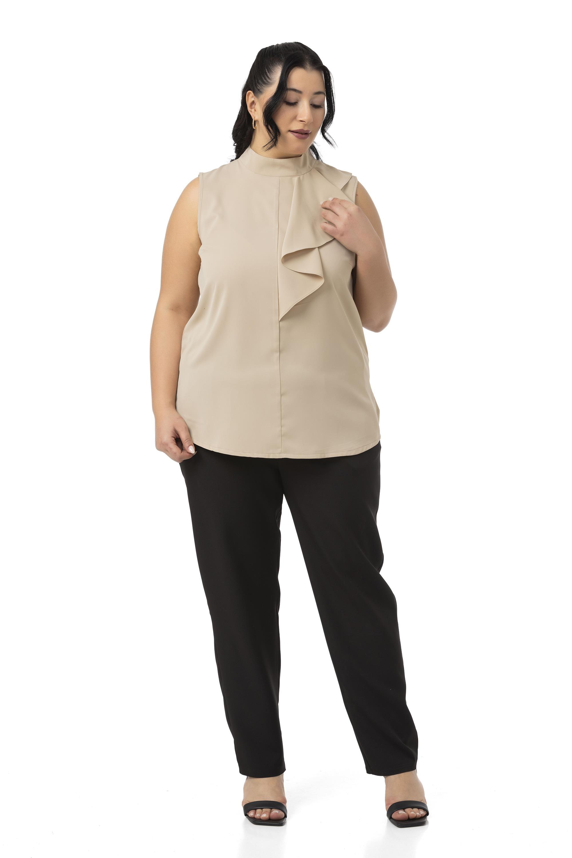 Büyük Beden Yarım Dik Yaka Asimetrik Volanlı Kolsuz Bej Rengi Bluz