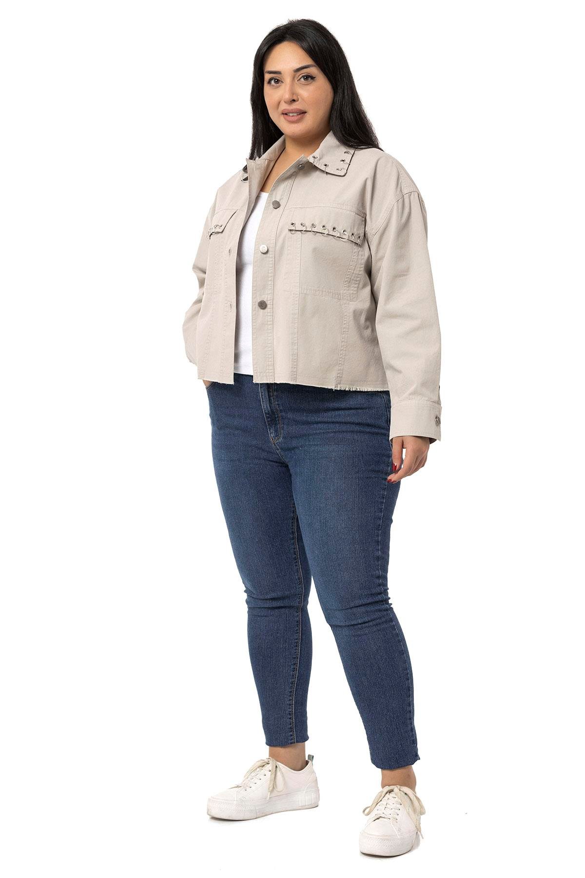 Büyük Beden Kapaklı Cepli Eteği Pis Dikişli Metal Aksesuarlı Taş Rengi Ceket