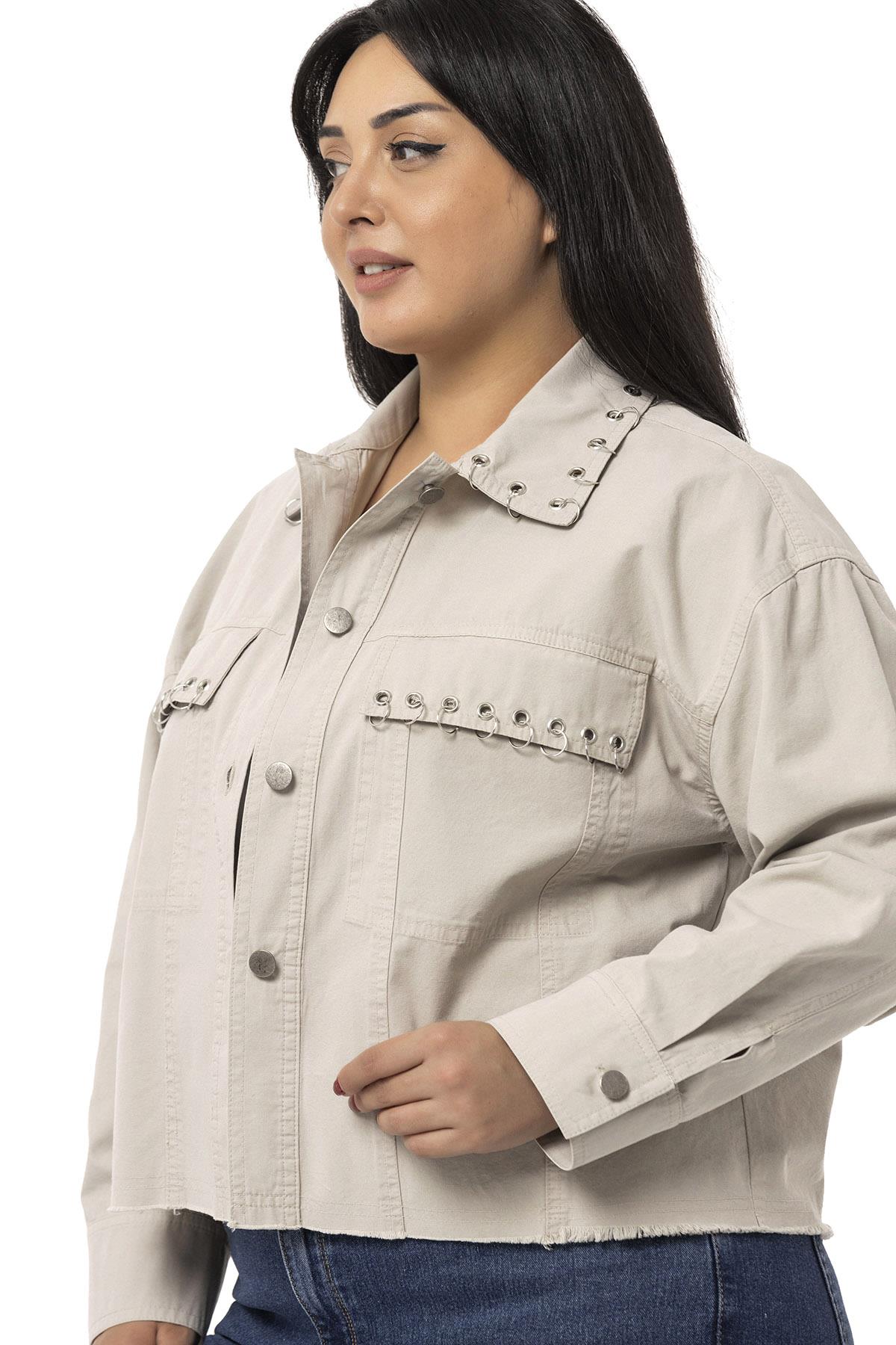 Büyük Beden Kapaklı Cepli Eteği Pis Dikişli Metal Aksesuarlı Taş Rengi Ceket