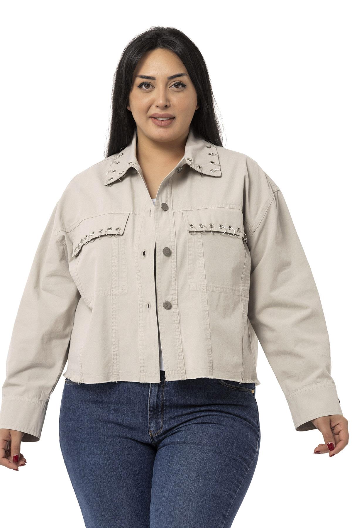 Büyük Beden Kapaklı Cepli Eteği Pis Dikişli Metal Aksesuarlı Taş Rengi Ceket