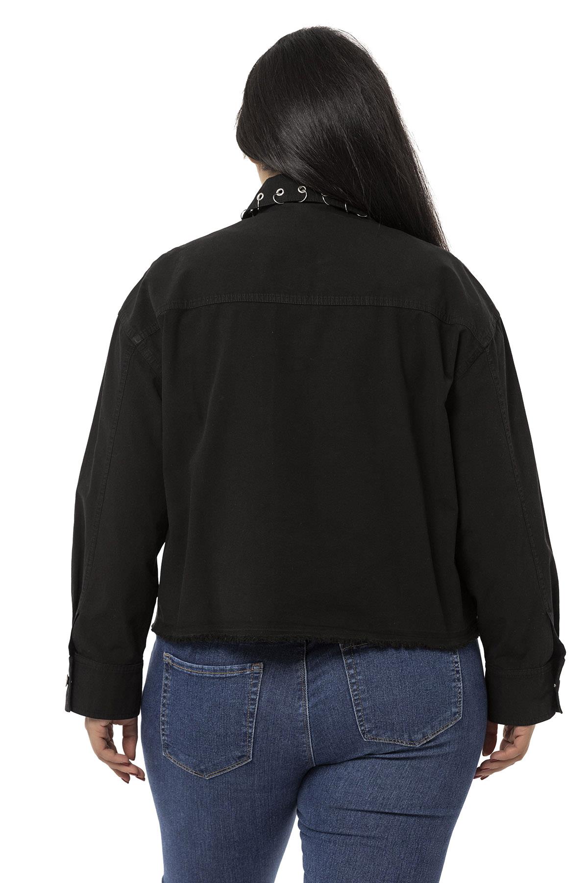 Büyük Beden Kapaklı Cepli Eteği Pis Dikişli Metal Aksesuarlı Siyah Ceket