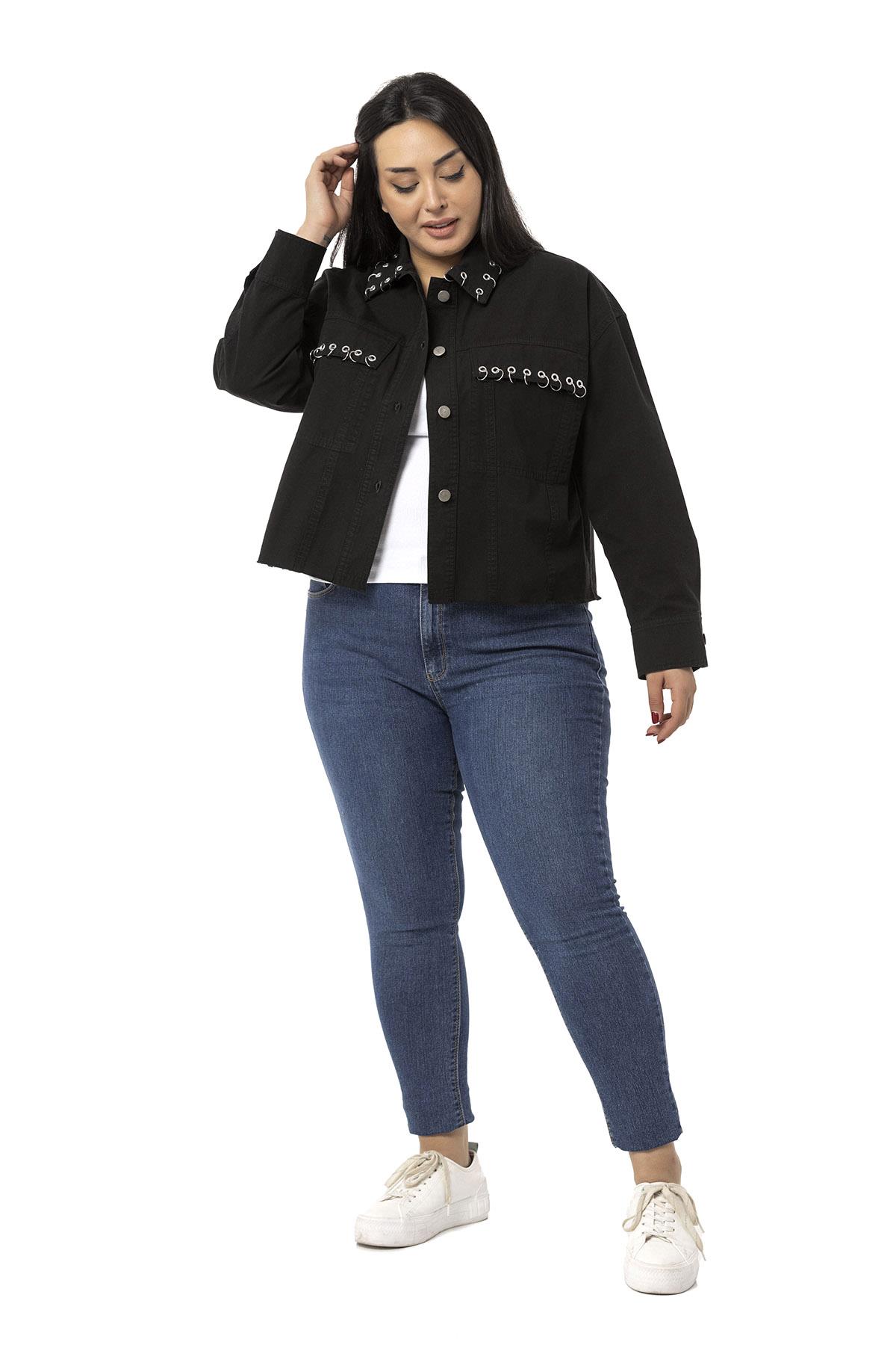 Büyük Beden Kapaklı Cepli Eteği Pis Dikişli Metal Aksesuarlı Siyah Ceket