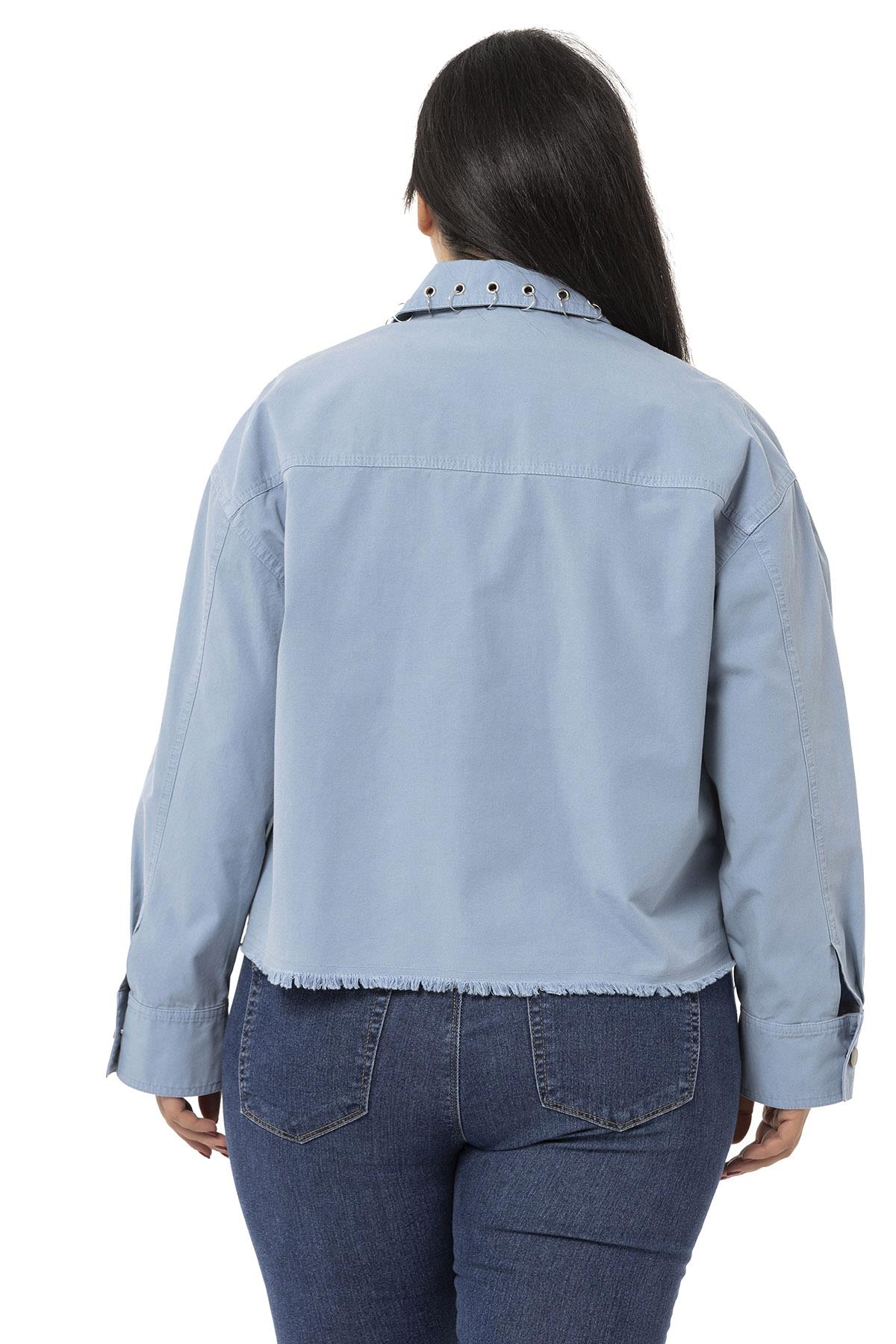 Büyük Beden Kapaklı Cepli Eteği Pis Dikişli Metal Aksesuarlı Mavi Ceket