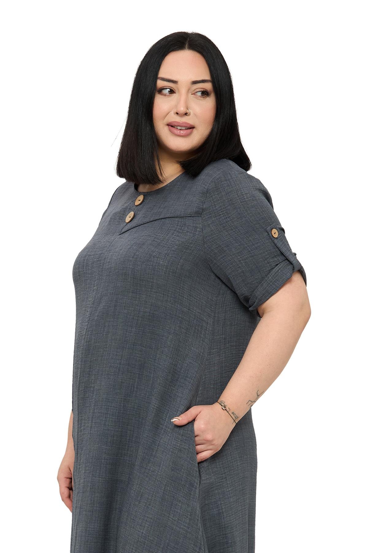 Büyük Beden Katlamalı Yarım Kollu Apoletli Yırtmaçlı Uzun Antrasit Elbise 