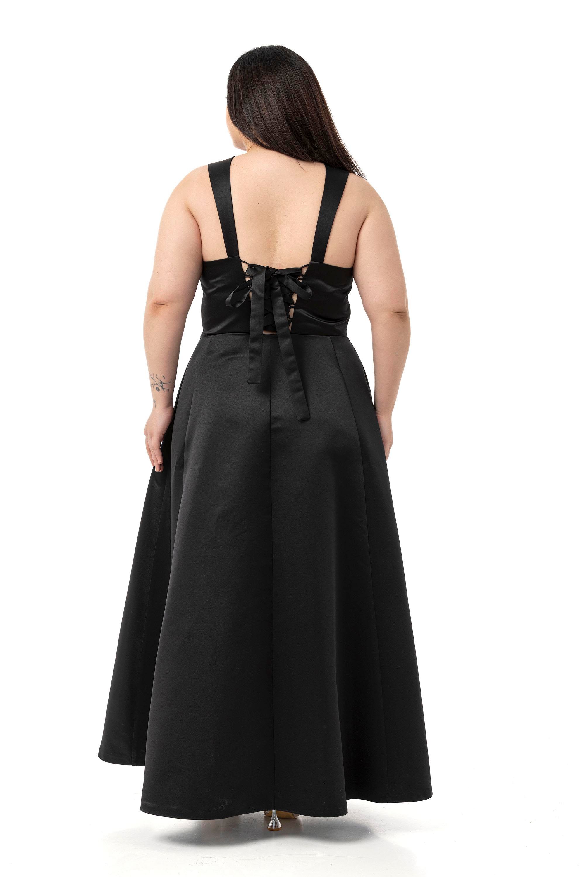 Büyük Beden Sırt Dekolteli Kısa Pelerinli Abiye Siyah Elbise